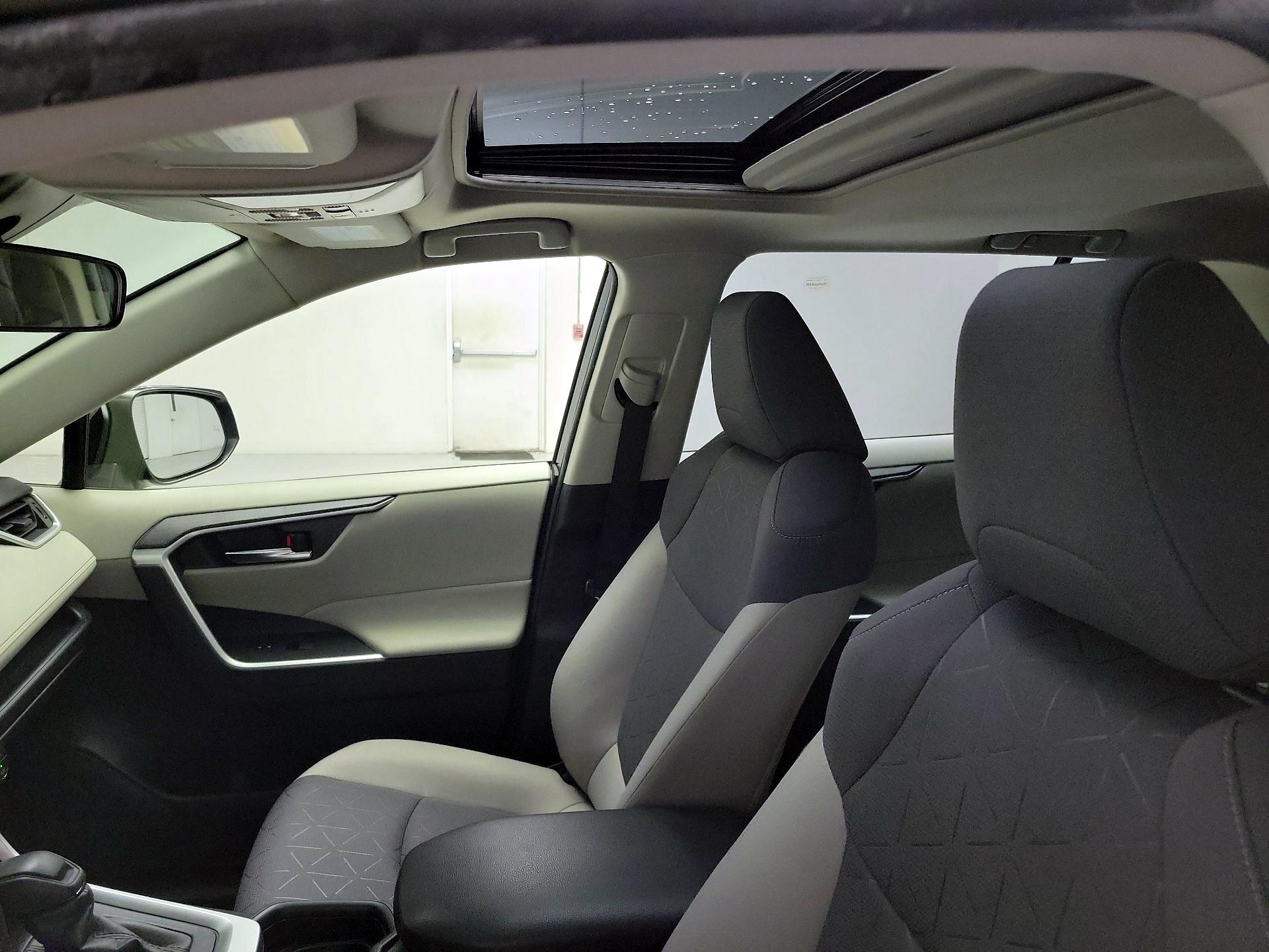 Thumbnail: 2021 Toyota RAV4 - 20