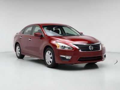 Red 2015 Nissan Altima S