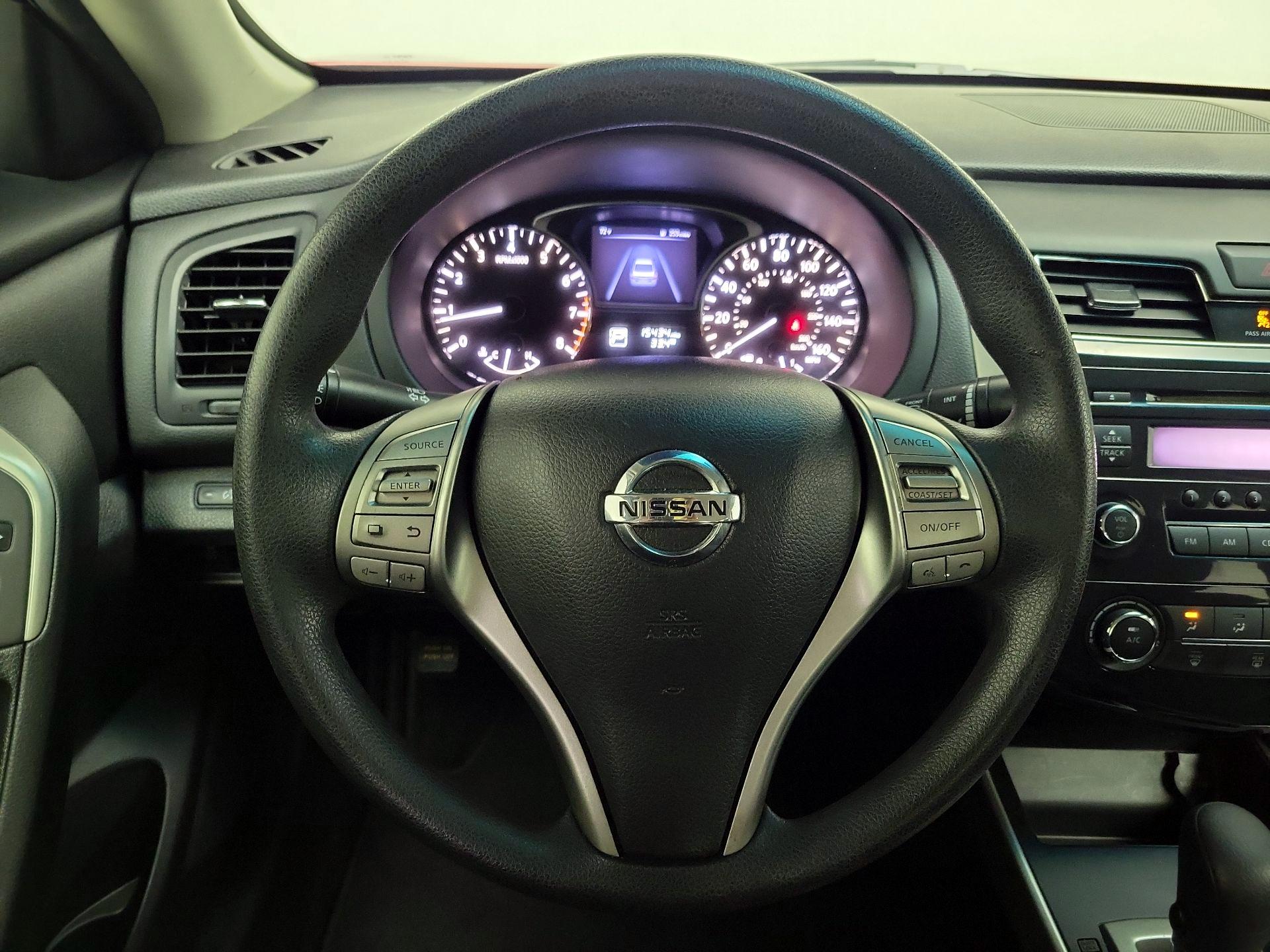 Thumbnail: 2015 Nissan Altima - 10