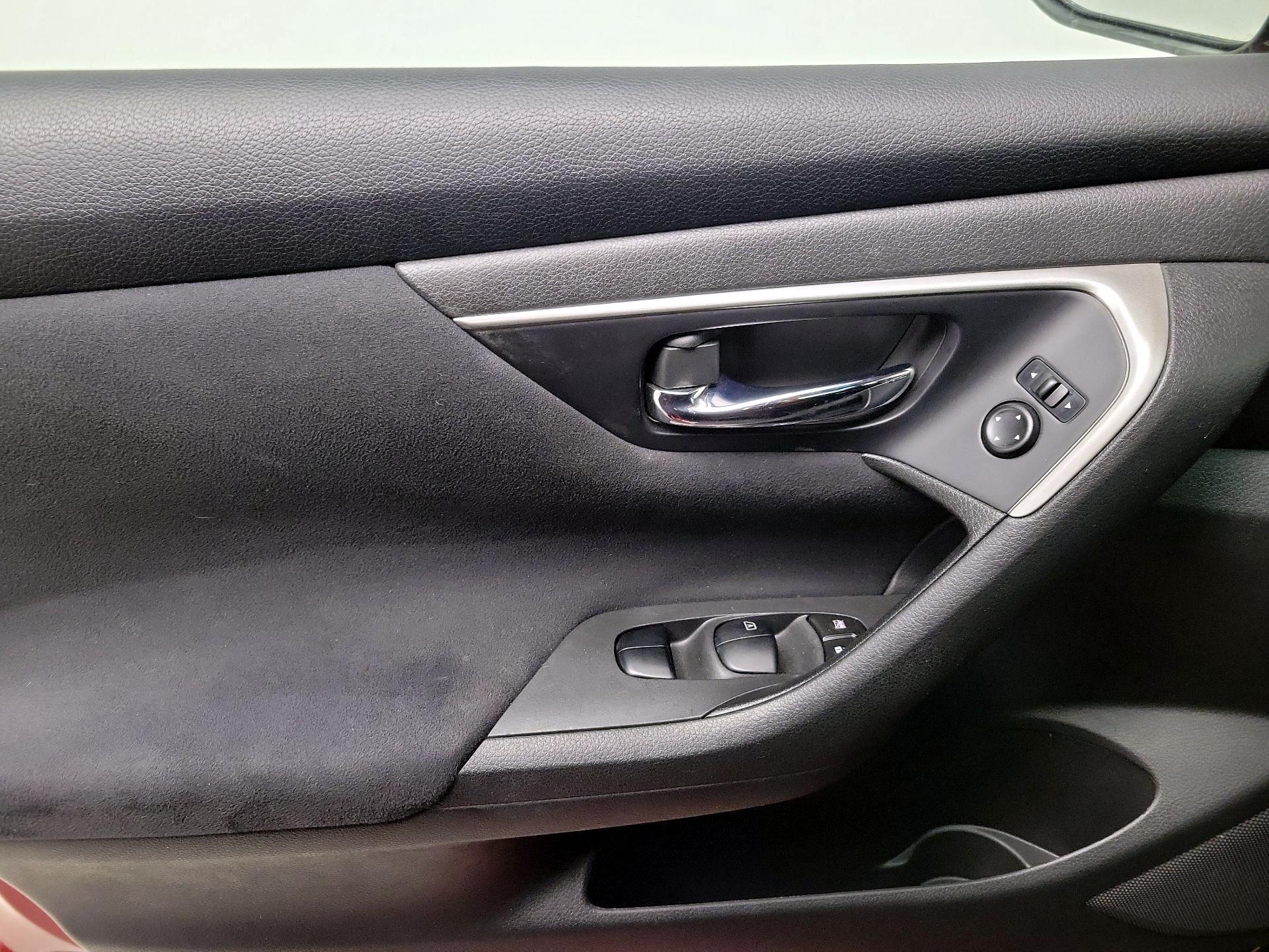 Thumbnail: 2015 Nissan Altima - 12
