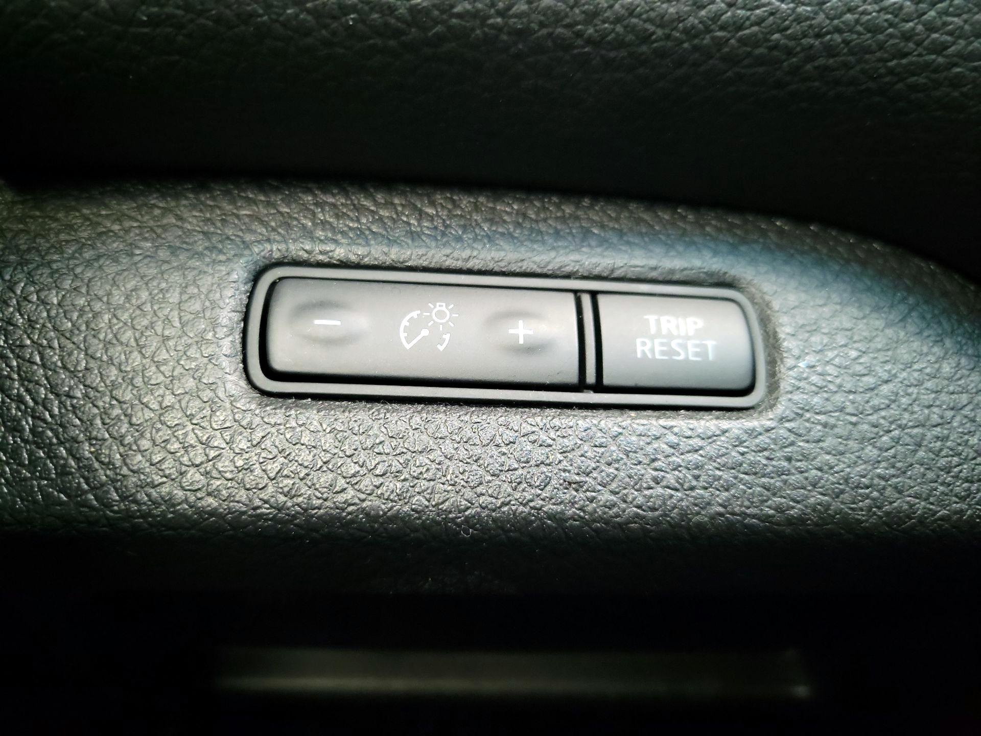 Thumbnail: 2015 Nissan Altima - 13