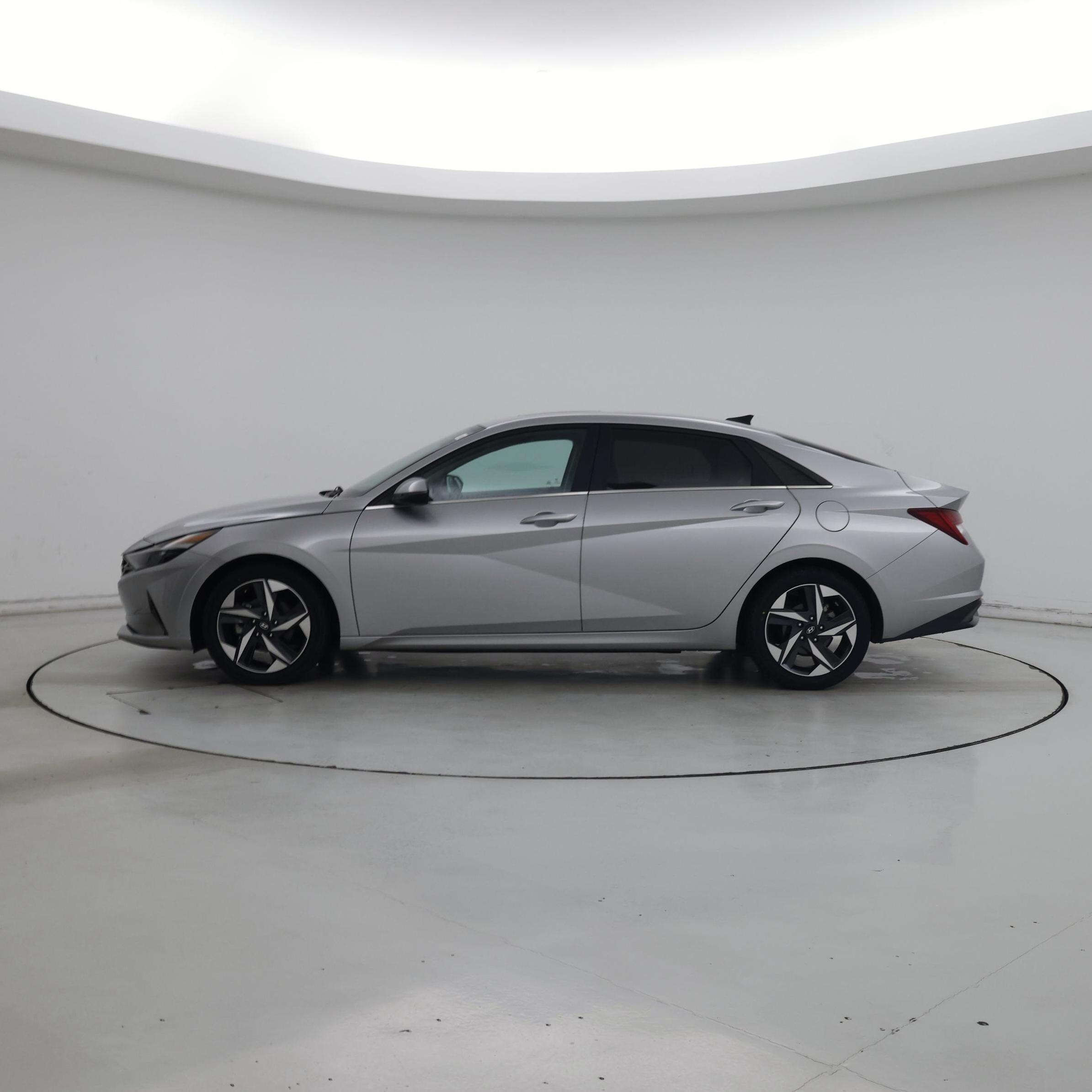 Thumbnail: 2023 Hyundai Elantra - 3