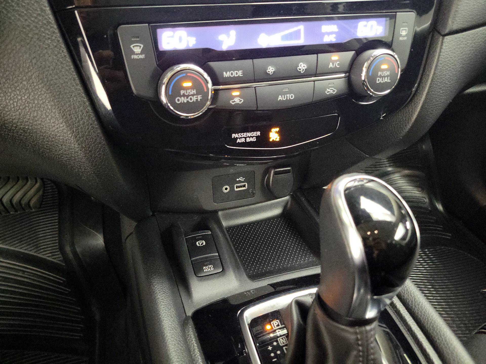 Thumbnail: 2019 Nissan Rogue - 16