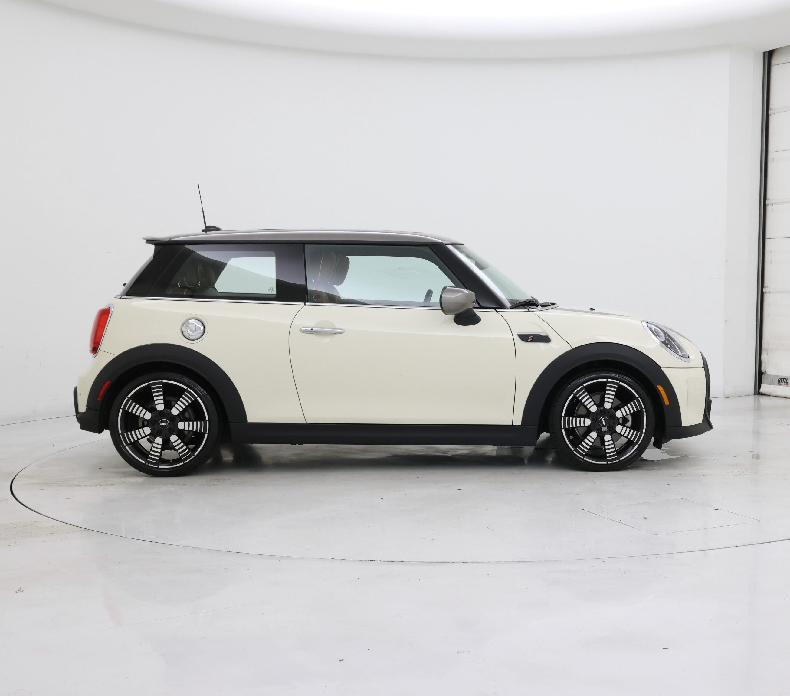 Thumbnail: 2023 MINI Cooper Hardtop - 7