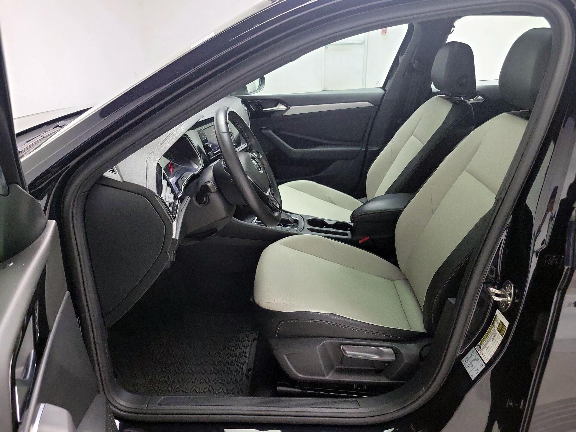 Thumbnail: 2019 Volkswagen Jetta - 11