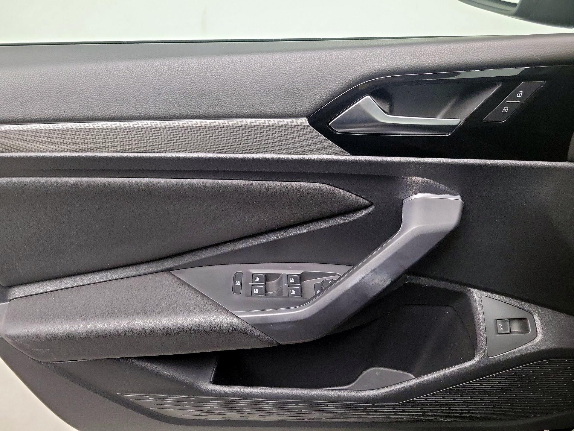 Thumbnail: 2019 Volkswagen Jetta - 12