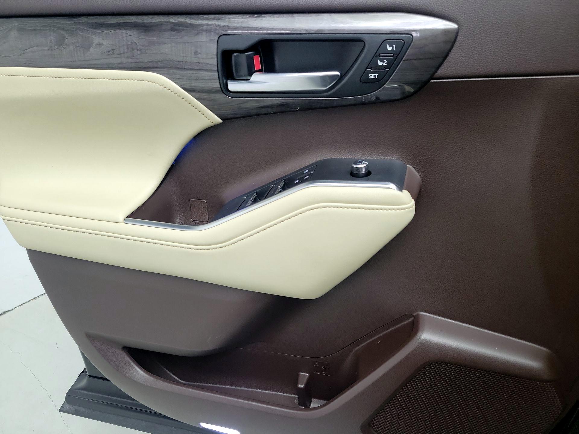 Thumbnail: 2020 Toyota Highlander - 12