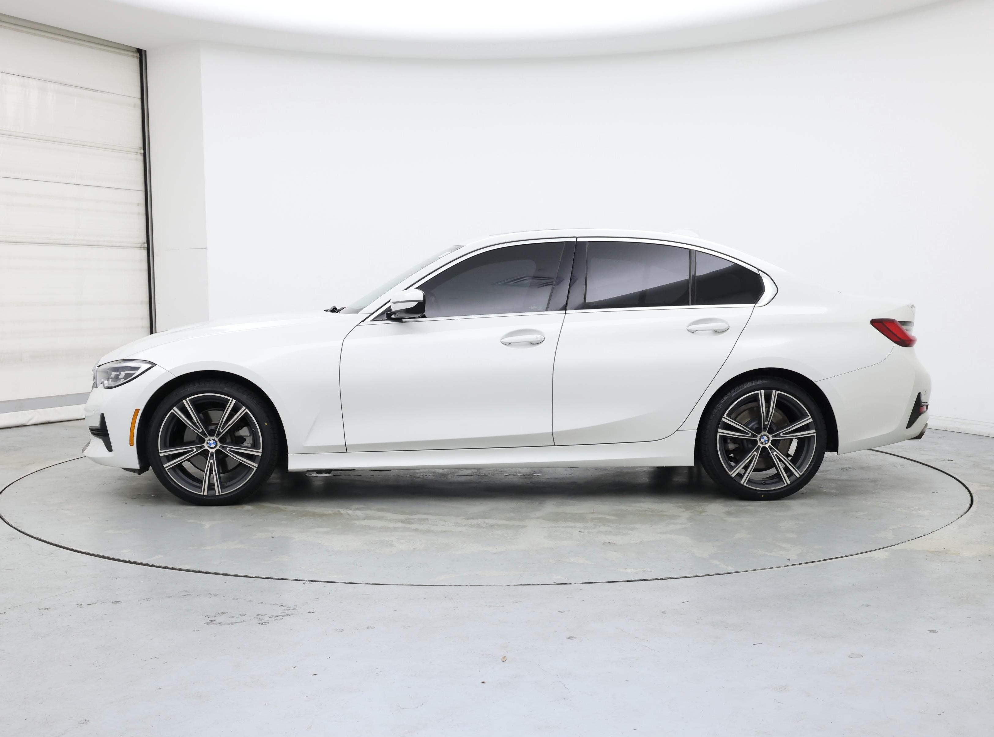 Thumbnail: 2022 BMW 3 Series - 3