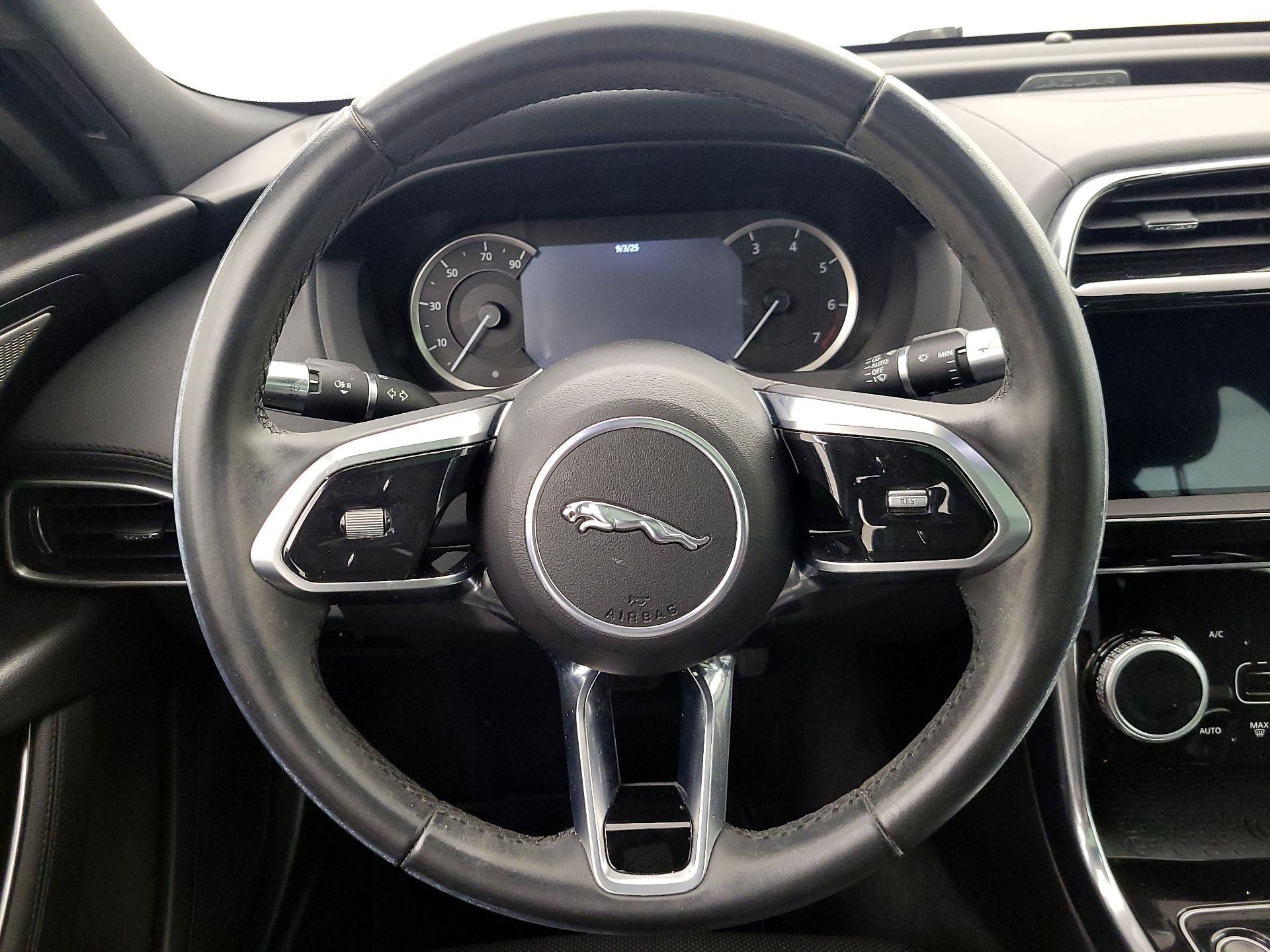 Thumbnail: 2020 Jaguar XE - 10