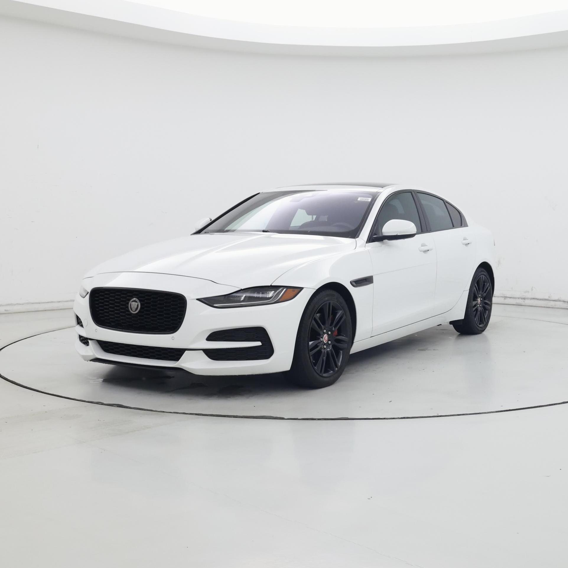 Thumbnail: 2020 Jaguar XE - 4