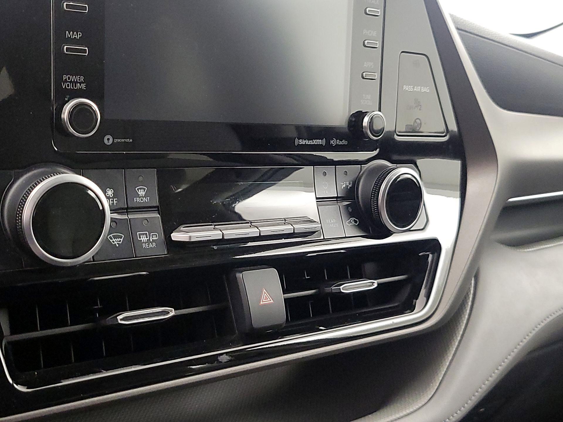 Thumbnail: 2021 Toyota Highlander - 16