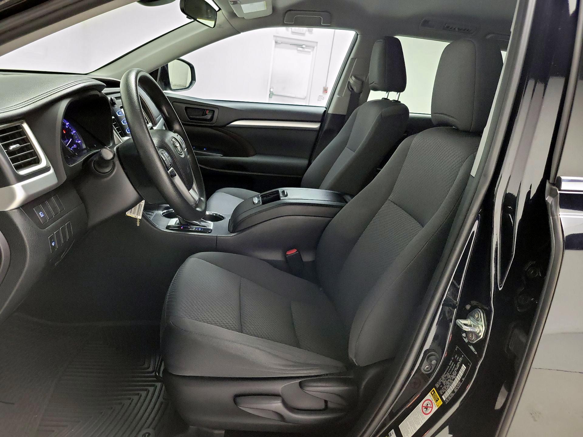 Thumbnail: 2019 Toyota Highlander - 11