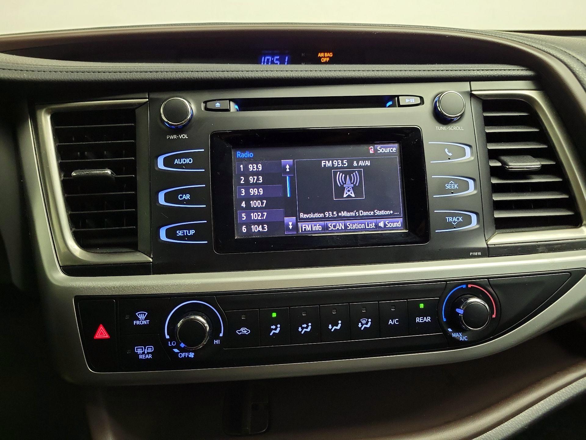 Thumbnail: 2019 Toyota Highlander - 15
