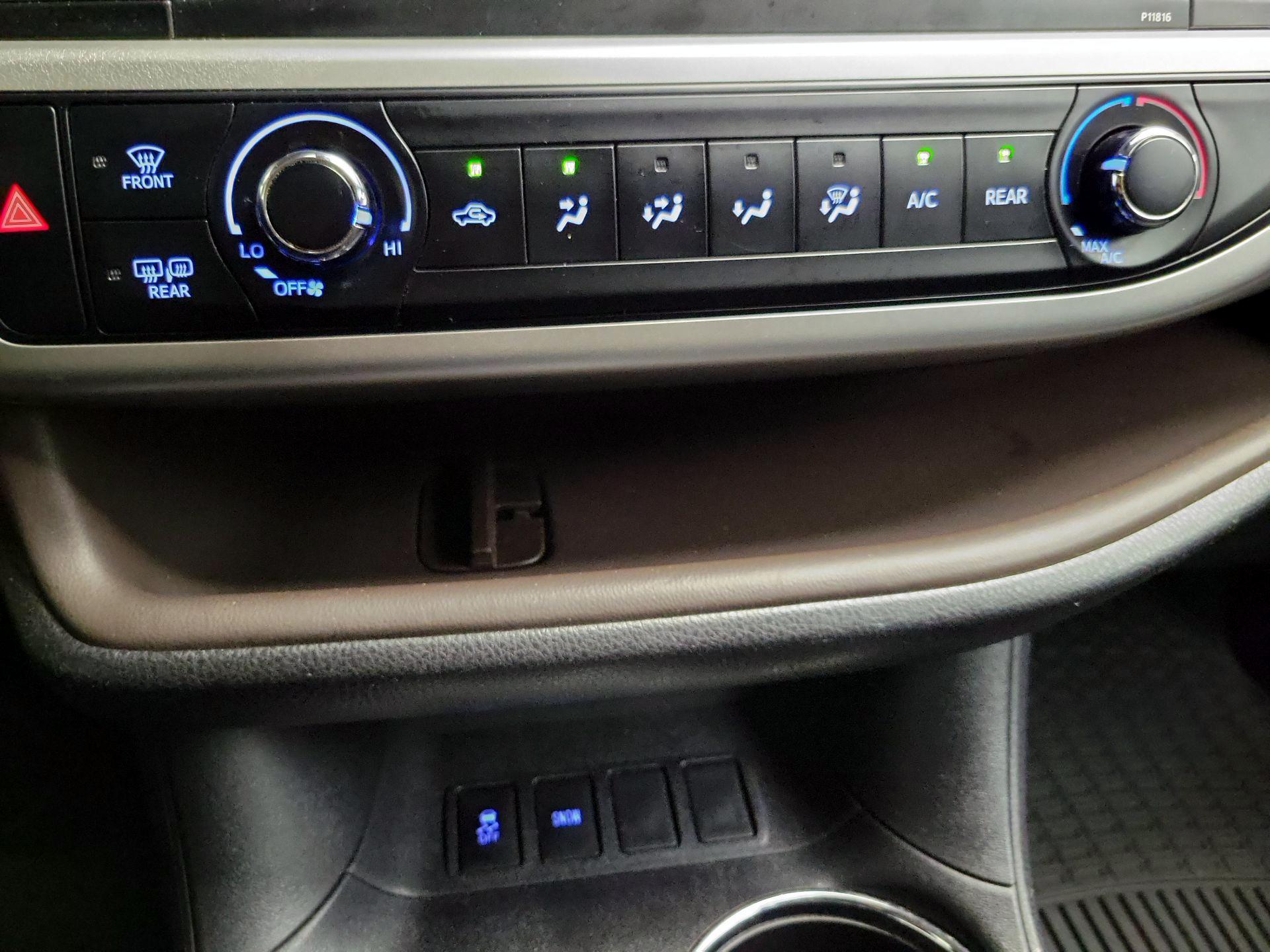 Thumbnail: 2019 Toyota Highlander - 16