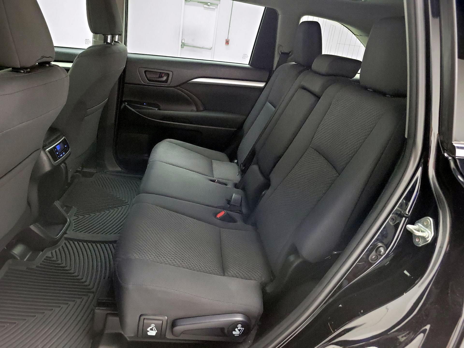 Thumbnail: 2019 Toyota Highlander - 19