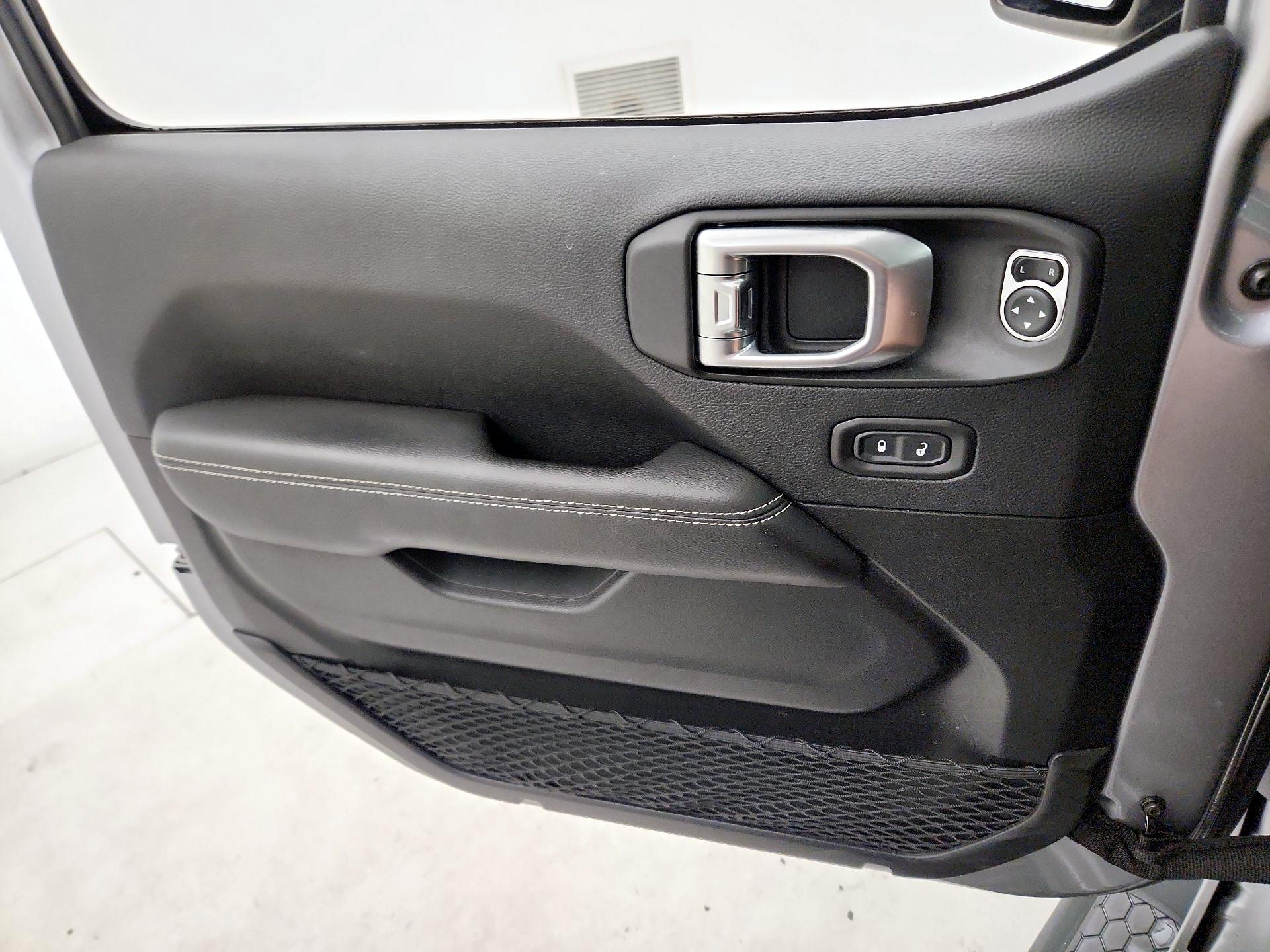 Thumbnail: 2019 Jeep Wrangler - 12