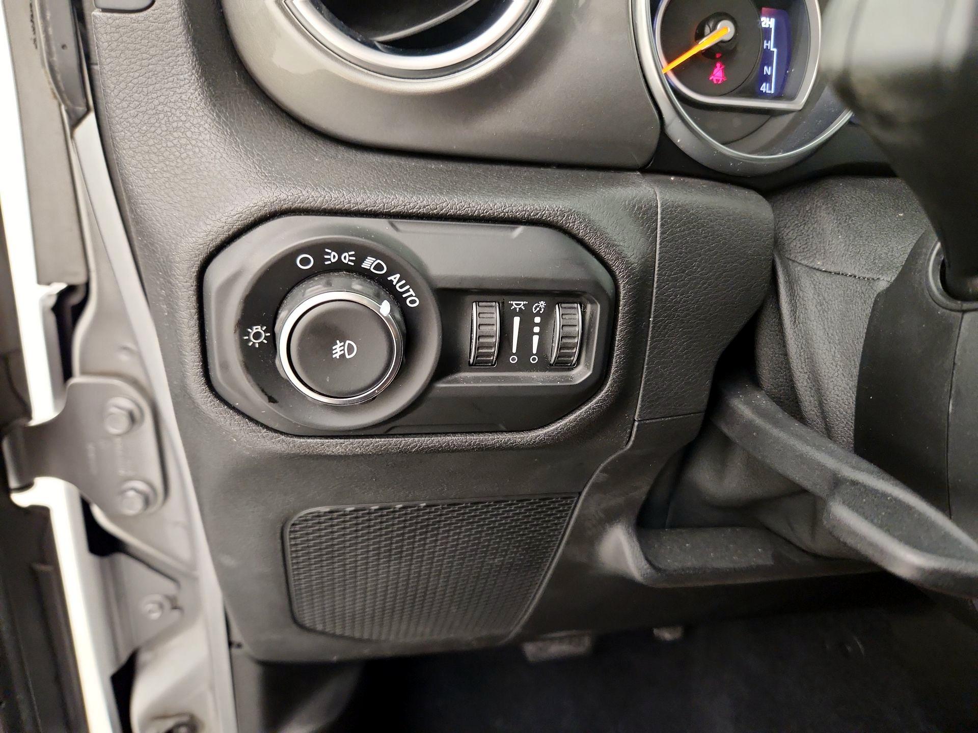 Thumbnail: 2019 Jeep Wrangler - 13