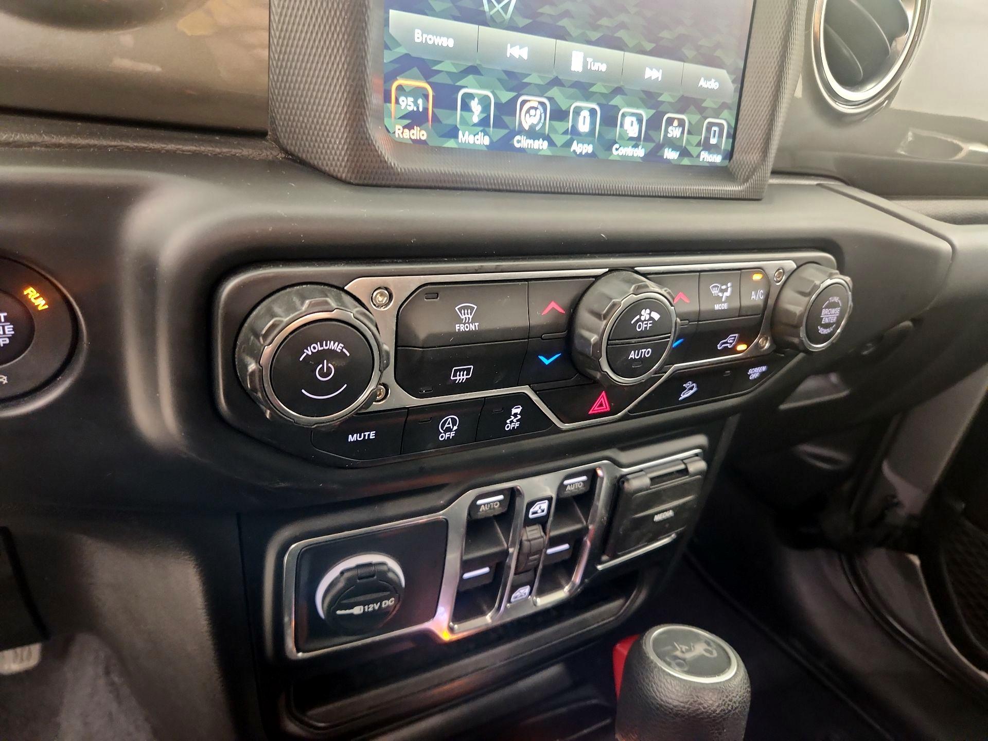 Thumbnail: 2019 Jeep Wrangler - 17