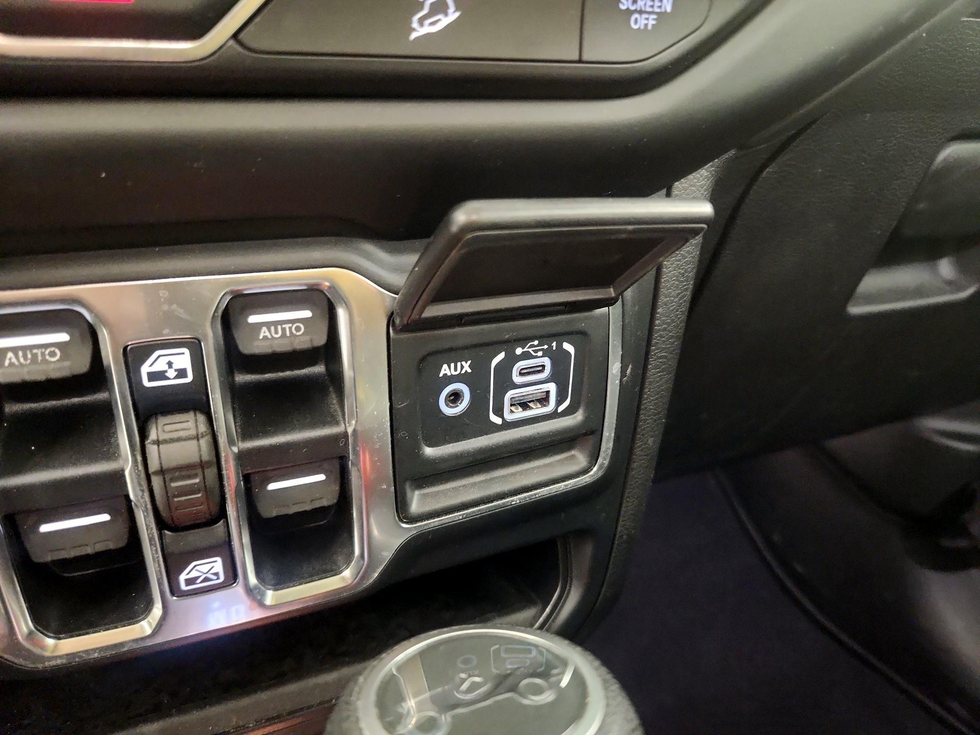 Thumbnail: 2019 Jeep Wrangler - 19