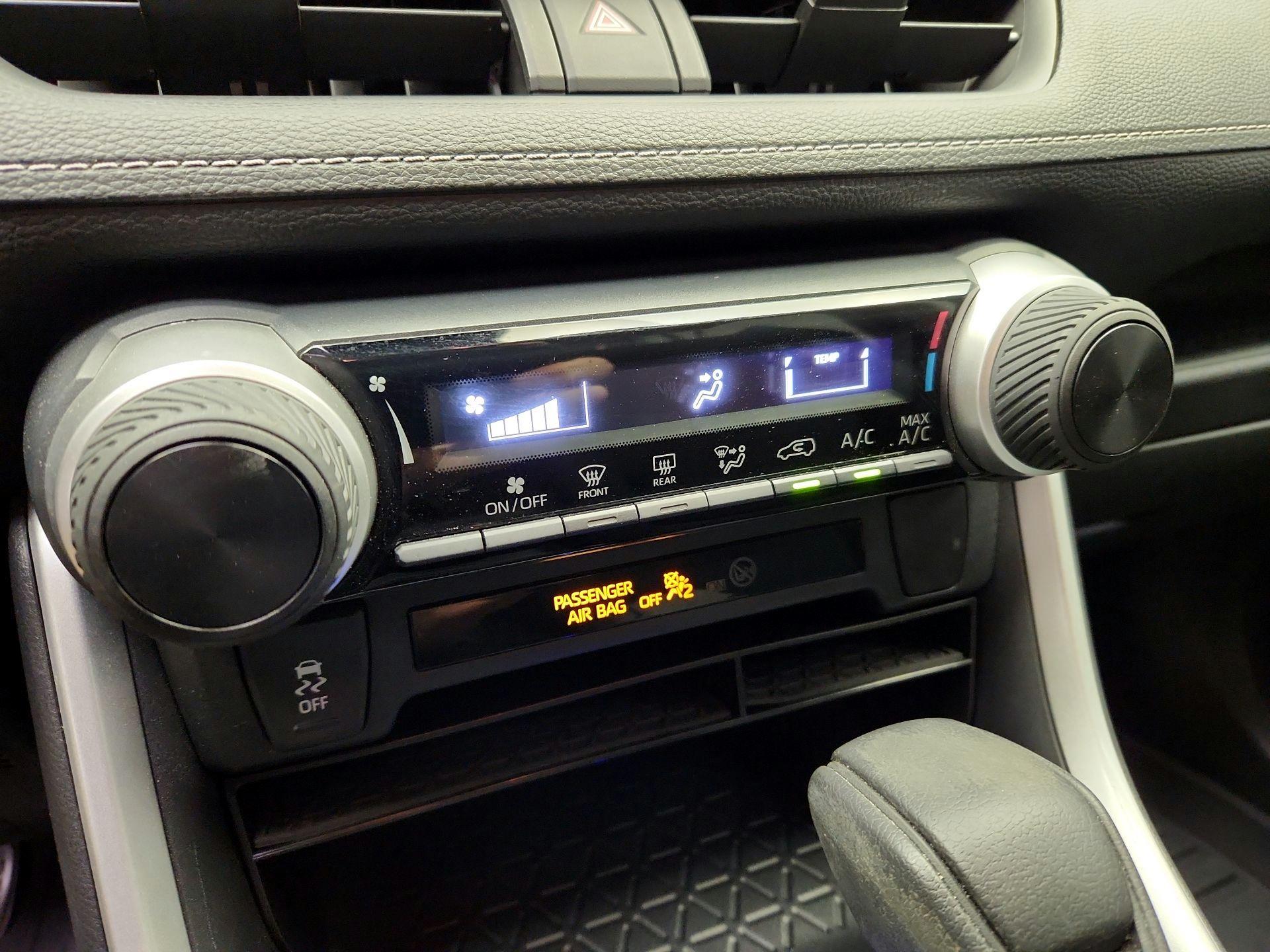 Thumbnail: 2020 Toyota RAV4 - 16