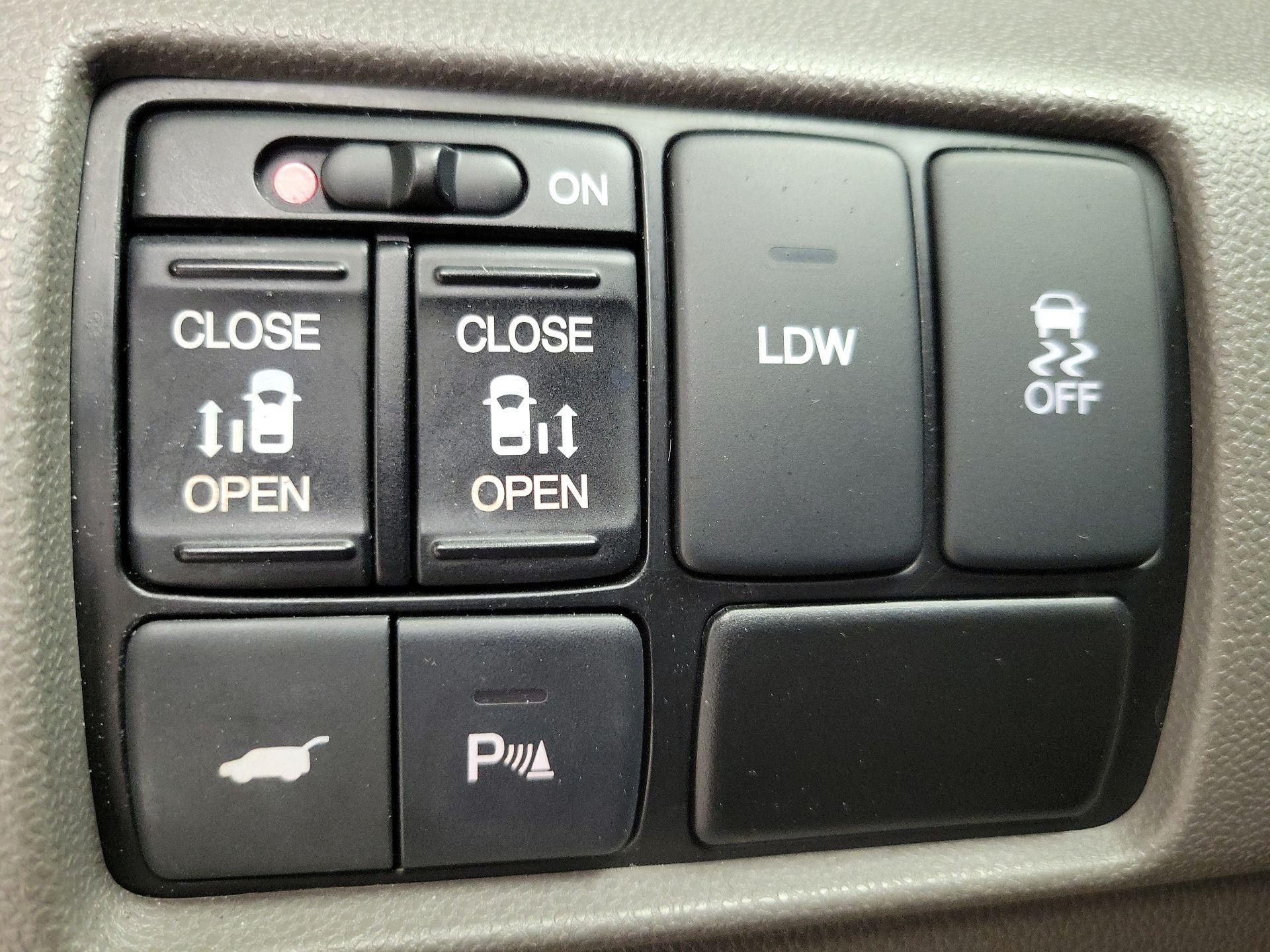 Thumbnail: 2016 Honda Odyssey - 13