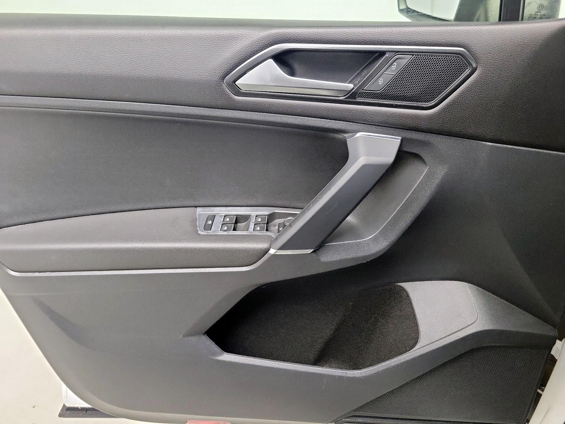 Thumbnail: 2018 Volkswagen Tiguan - 12