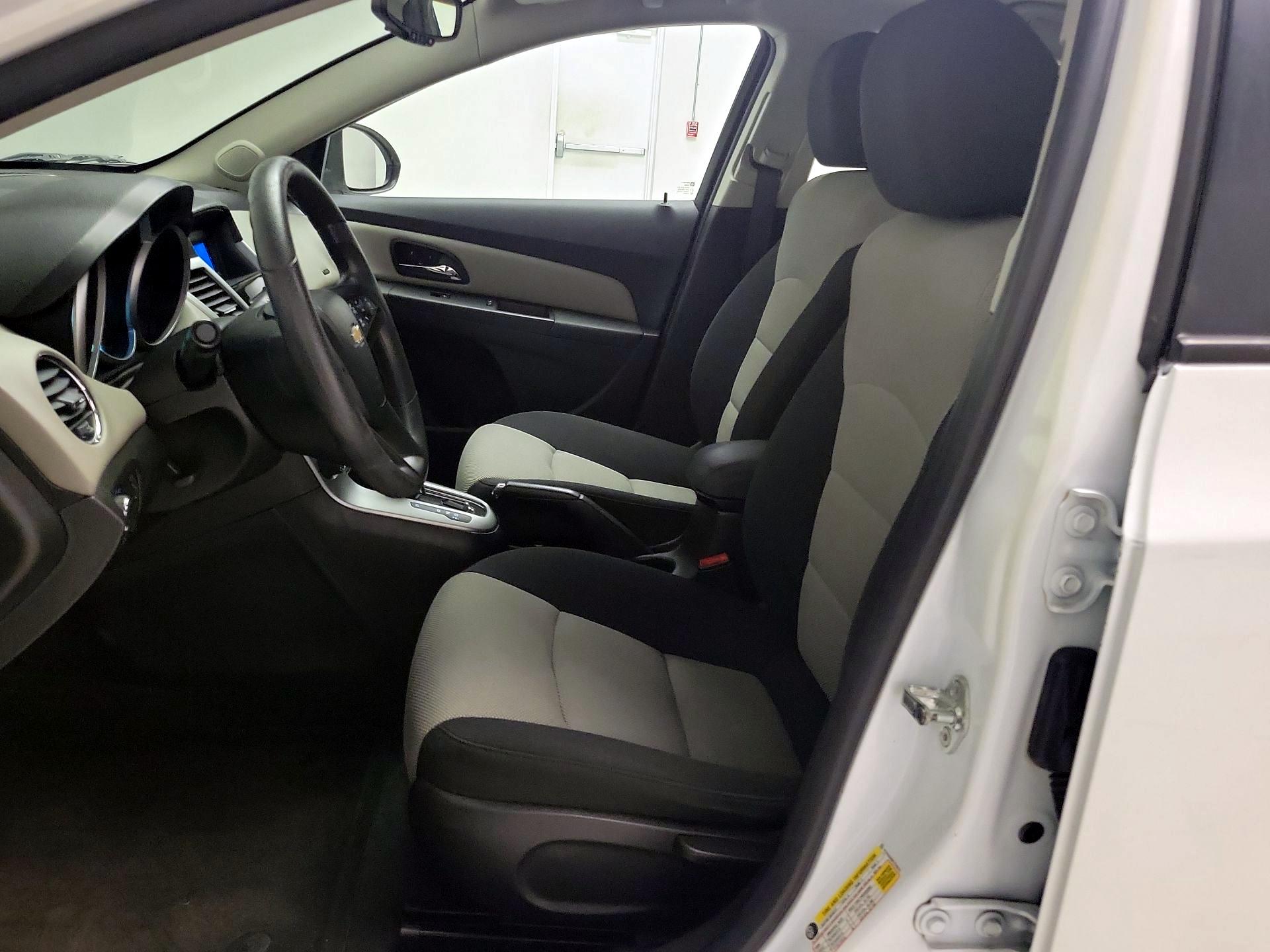 Thumbnail: 2015 Chevrolet Cruze - 11