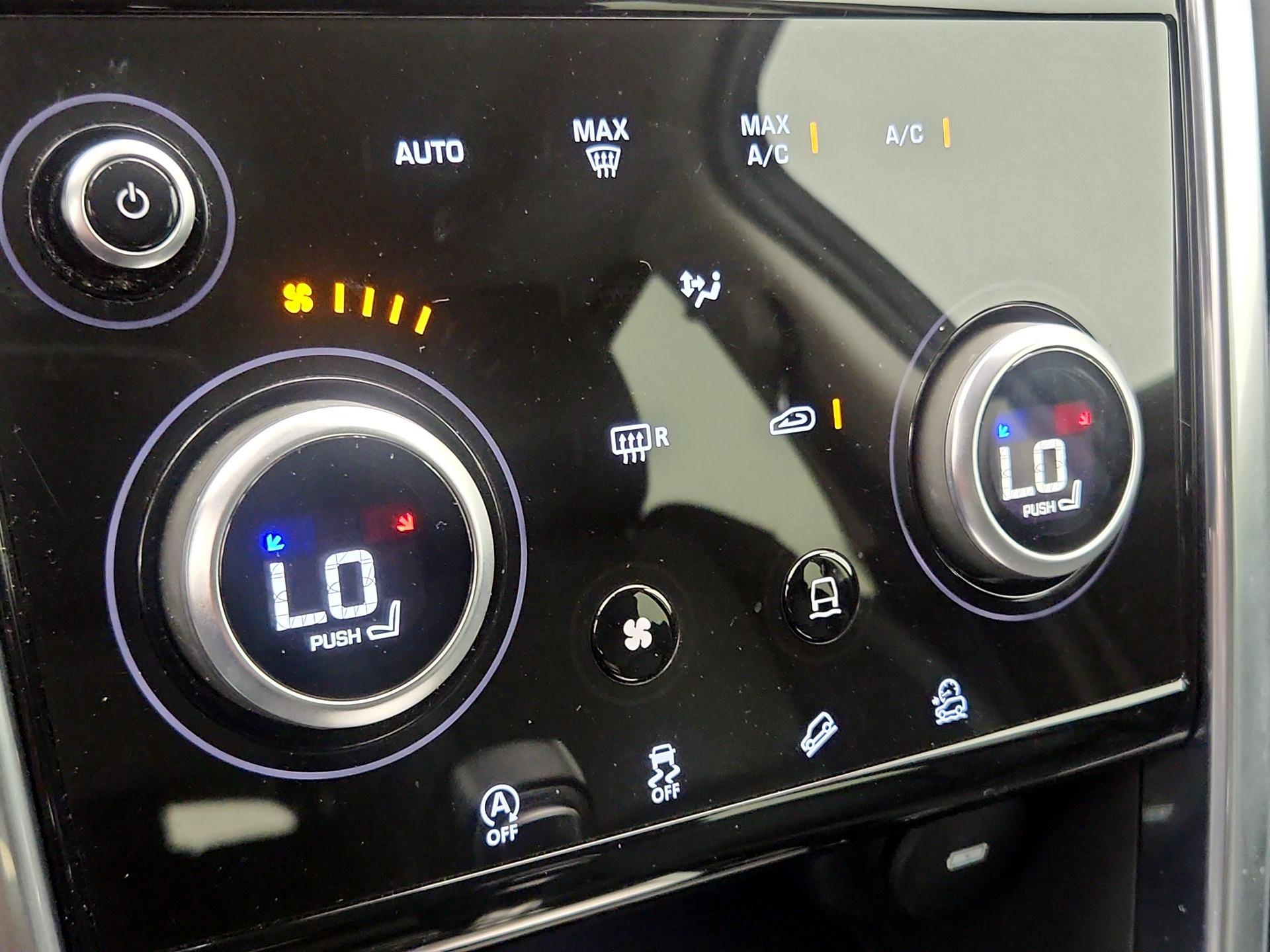 Thumbnail: 2020 Land Rover Discovery Sport - 17