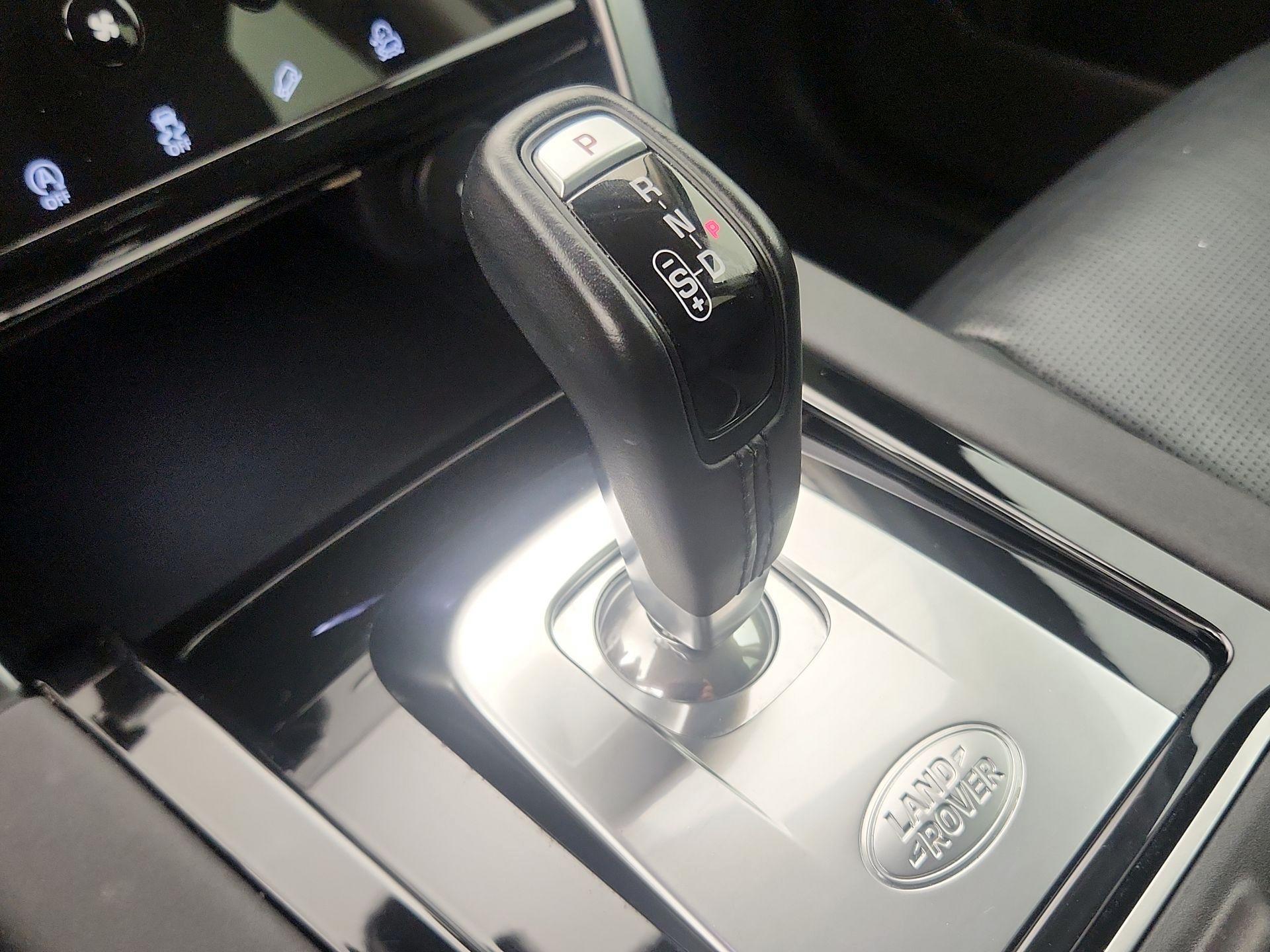 Thumbnail: 2020 Land Rover Discovery Sport - 18