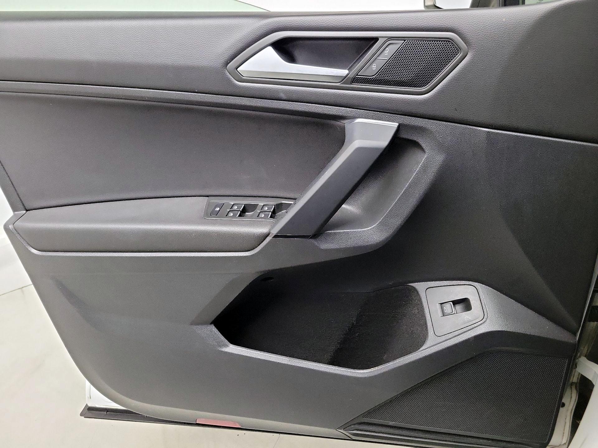 Thumbnail: 2019 Volkswagen Tiguan - 12