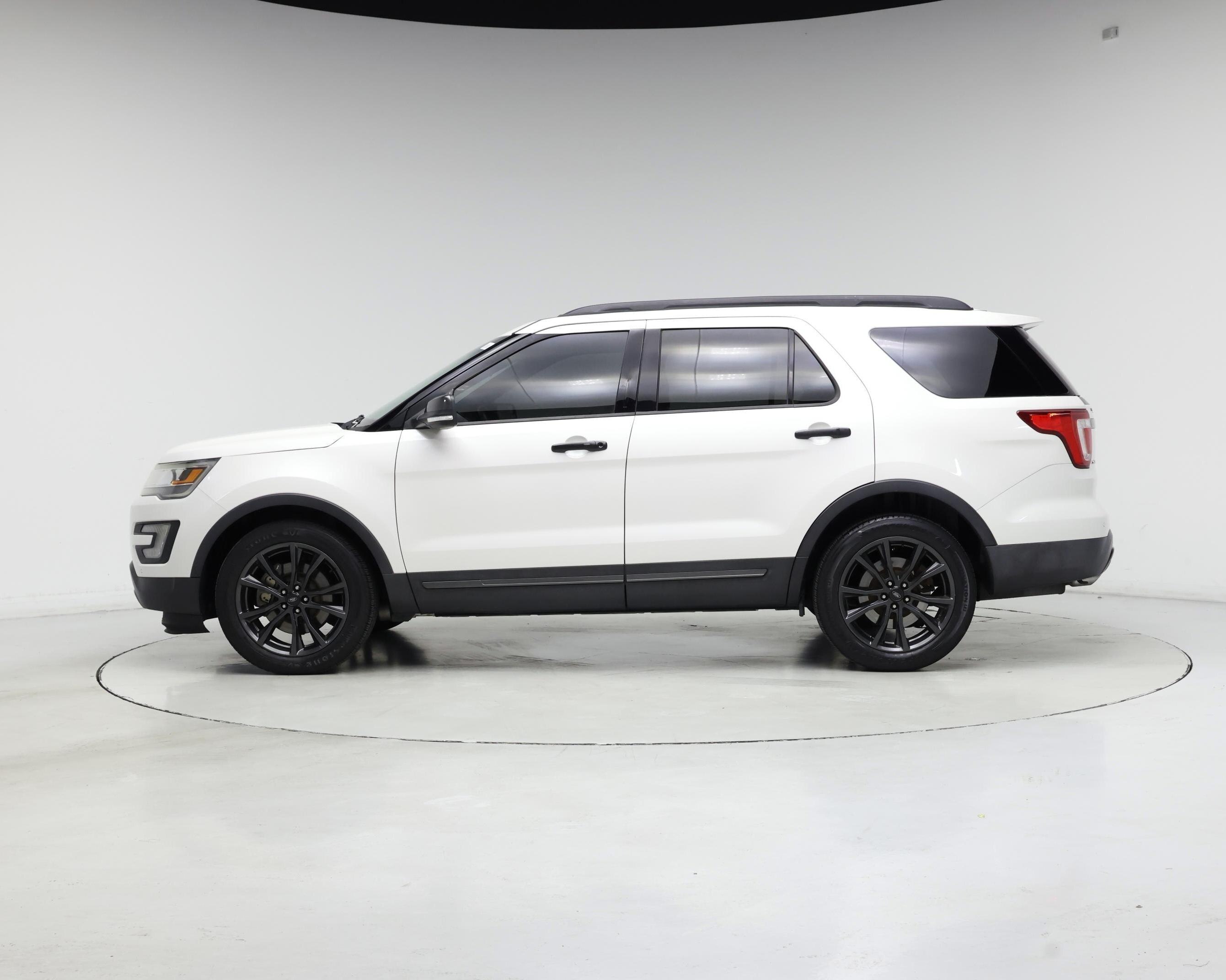 Thumbnail: 2017 Ford Explorer - 3