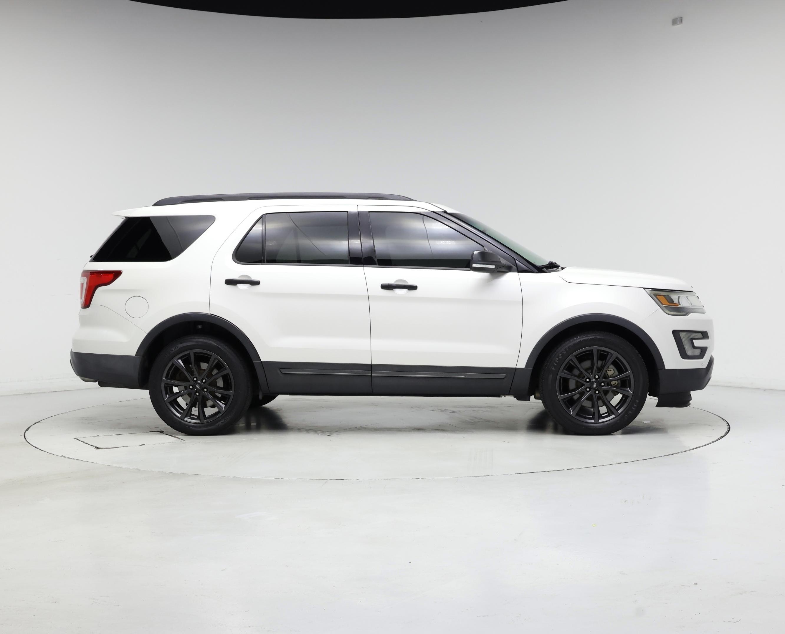 Thumbnail: 2017 Ford Explorer - 7