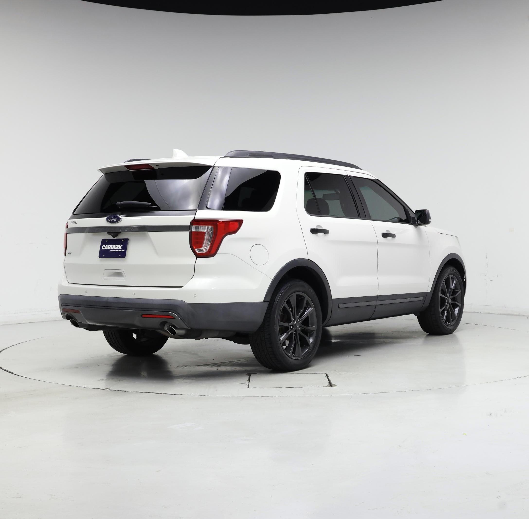 Thumbnail: 2017 Ford Explorer - 8