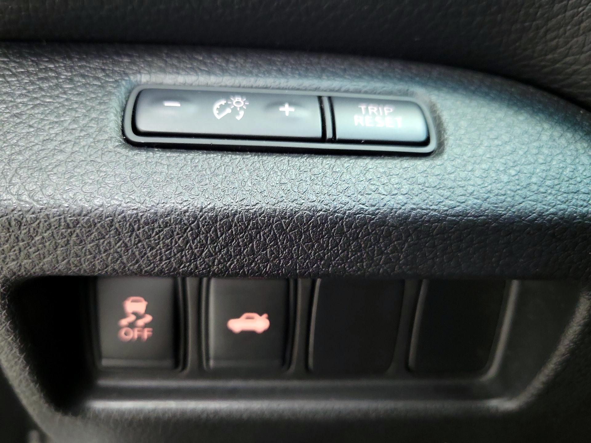 Thumbnail: 2013 Nissan Altima - 13