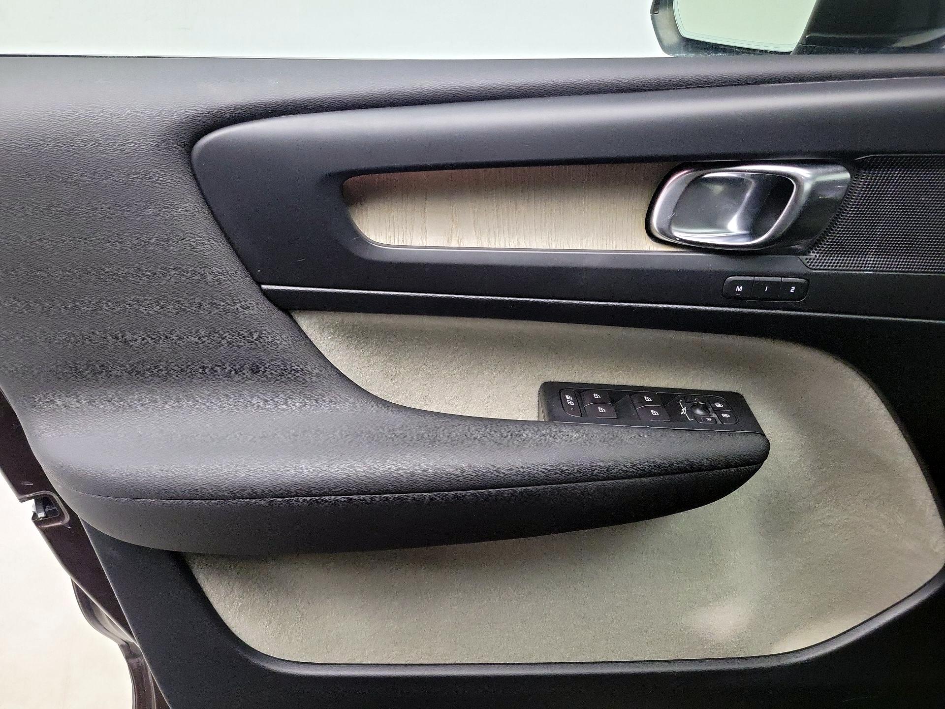 Thumbnail: 2019 Volvo XC40 - 12
