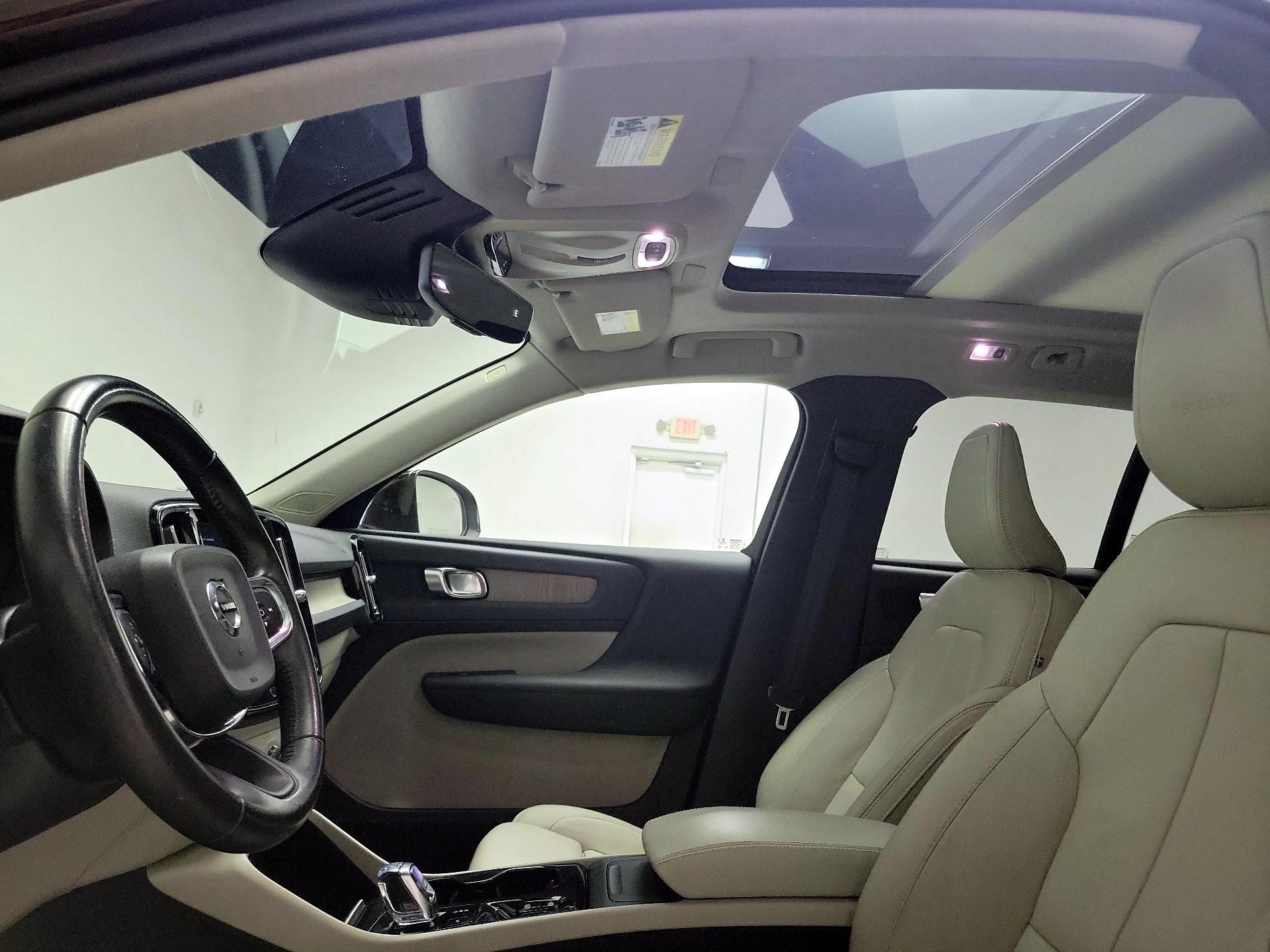 Thumbnail: 2019 Volvo XC40 - 19
