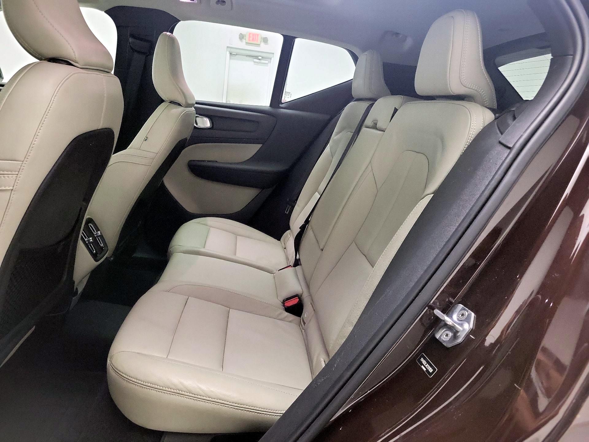 Thumbnail: 2019 Volvo XC40 - 20