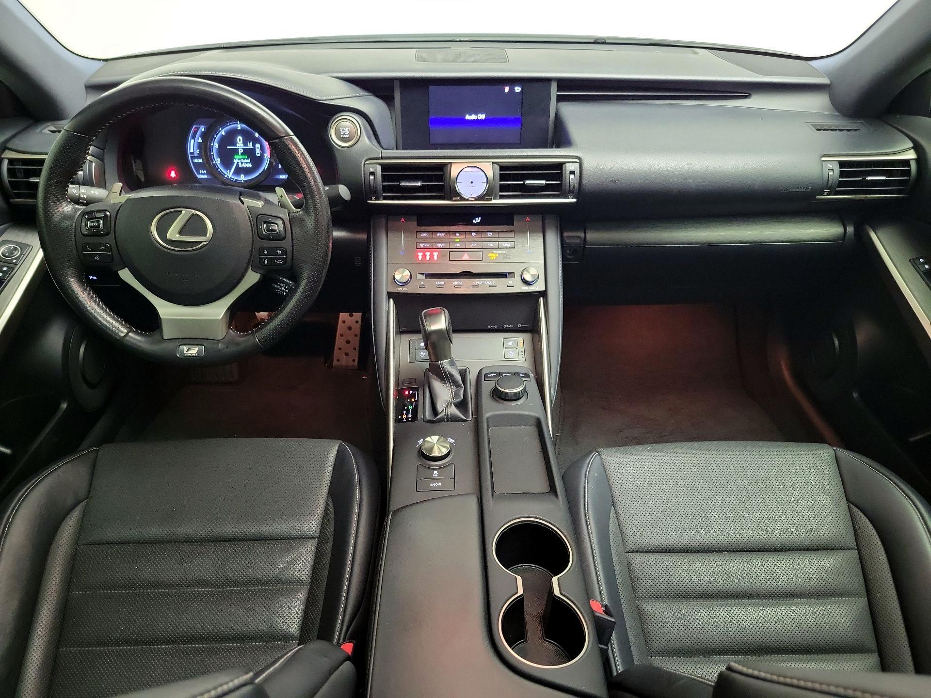 Thumbnail: 2019 Lexus IS - 9