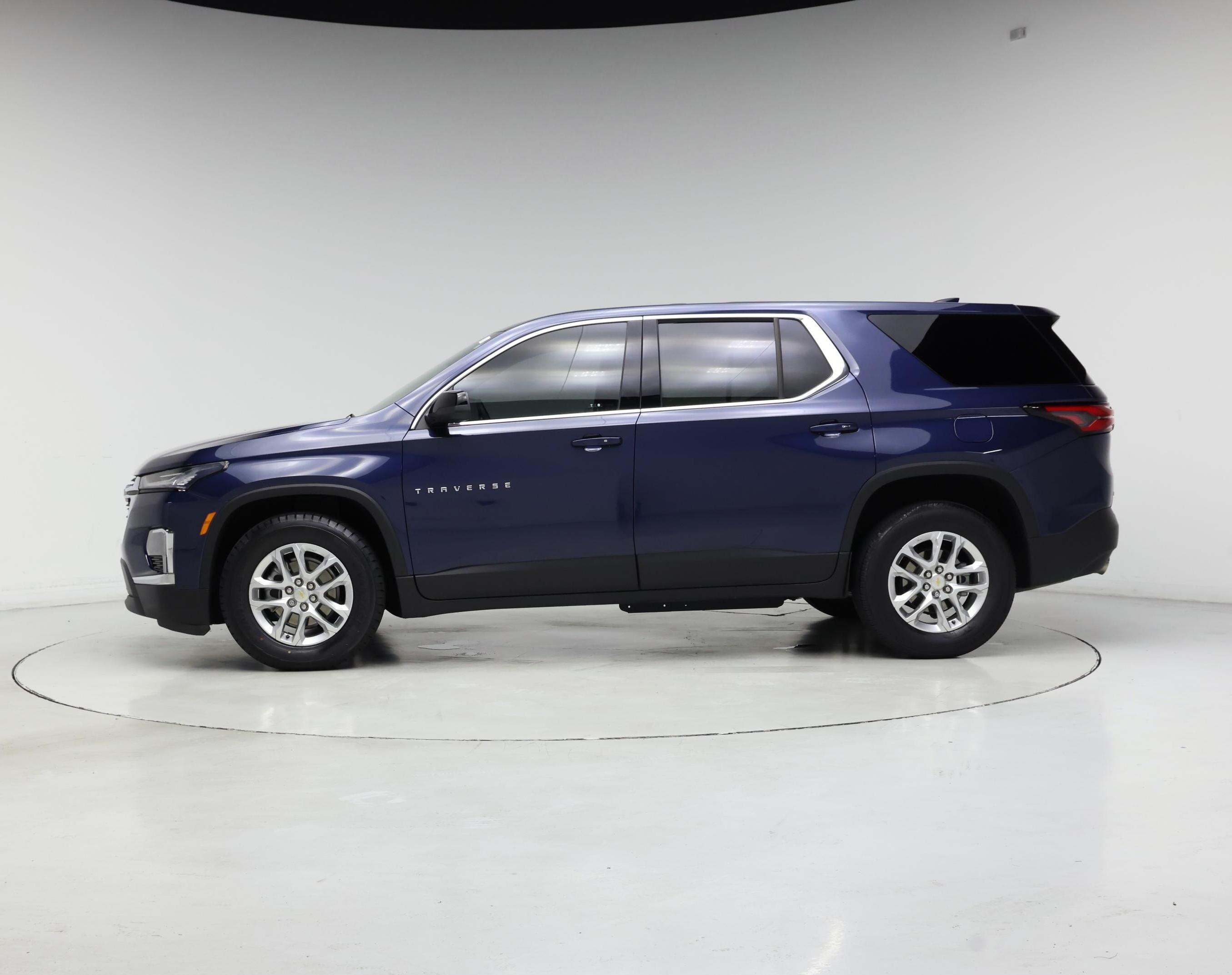 Thumbnail: 2023 Chevrolet Traverse - 3