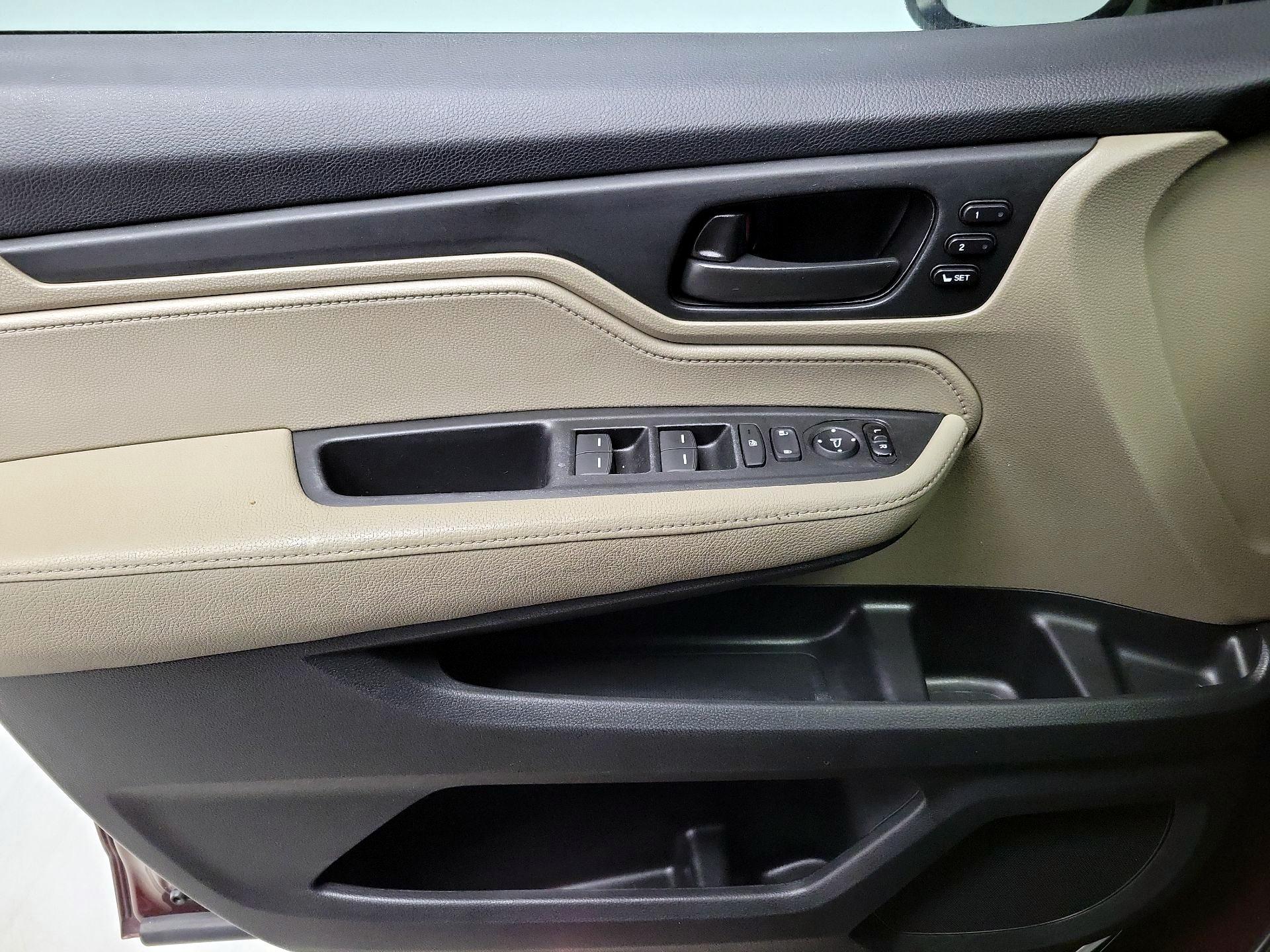 Thumbnail: 2019 Honda Odyssey - 12