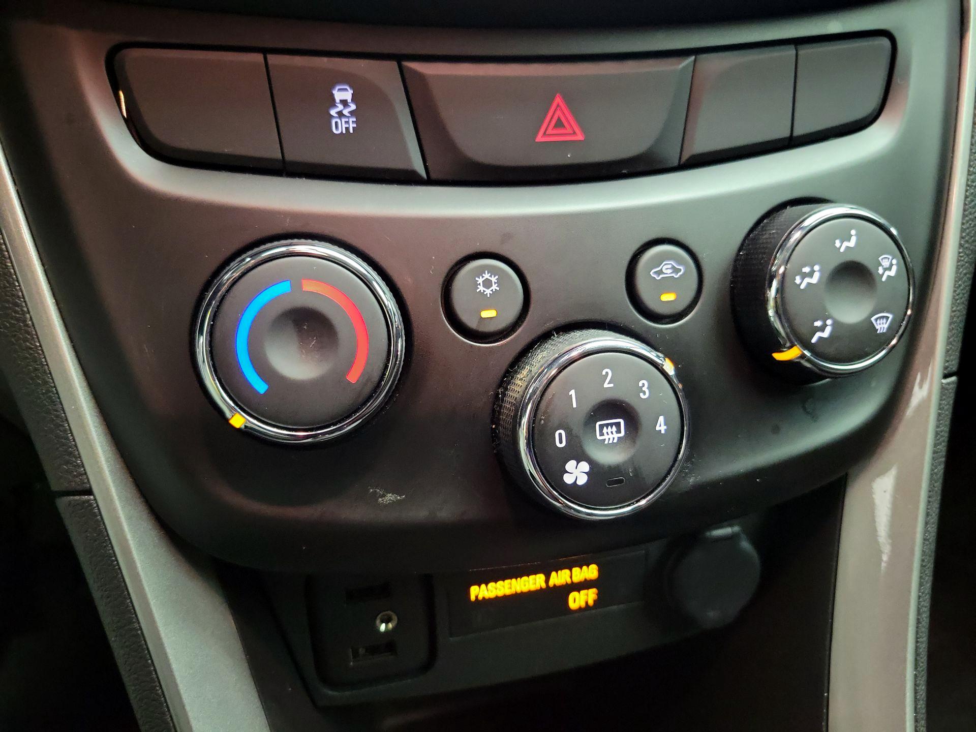 Thumbnail: 2021 Chevrolet Trax - 16
