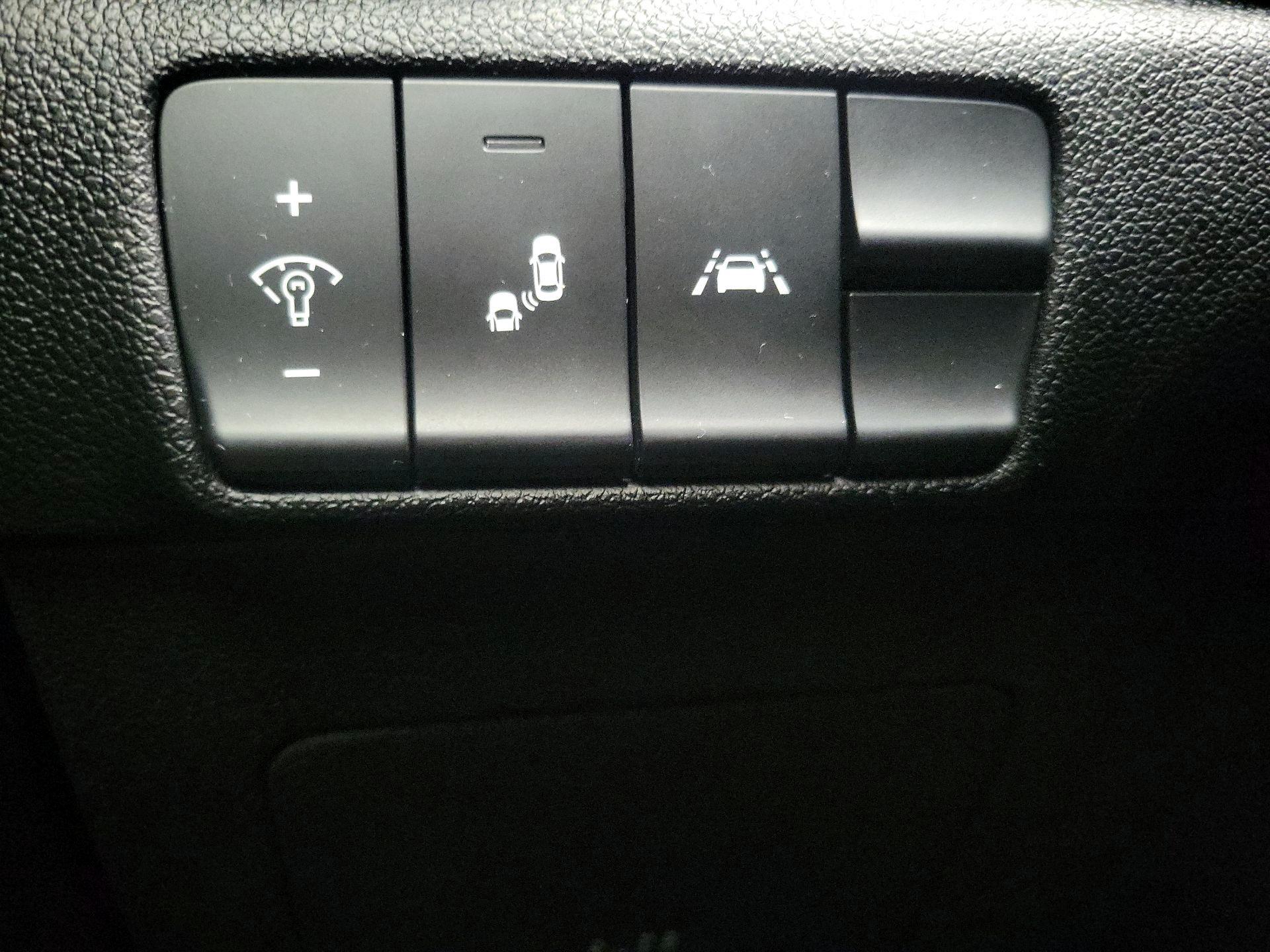 Thumbnail: 2020 Kia Sportage - 13