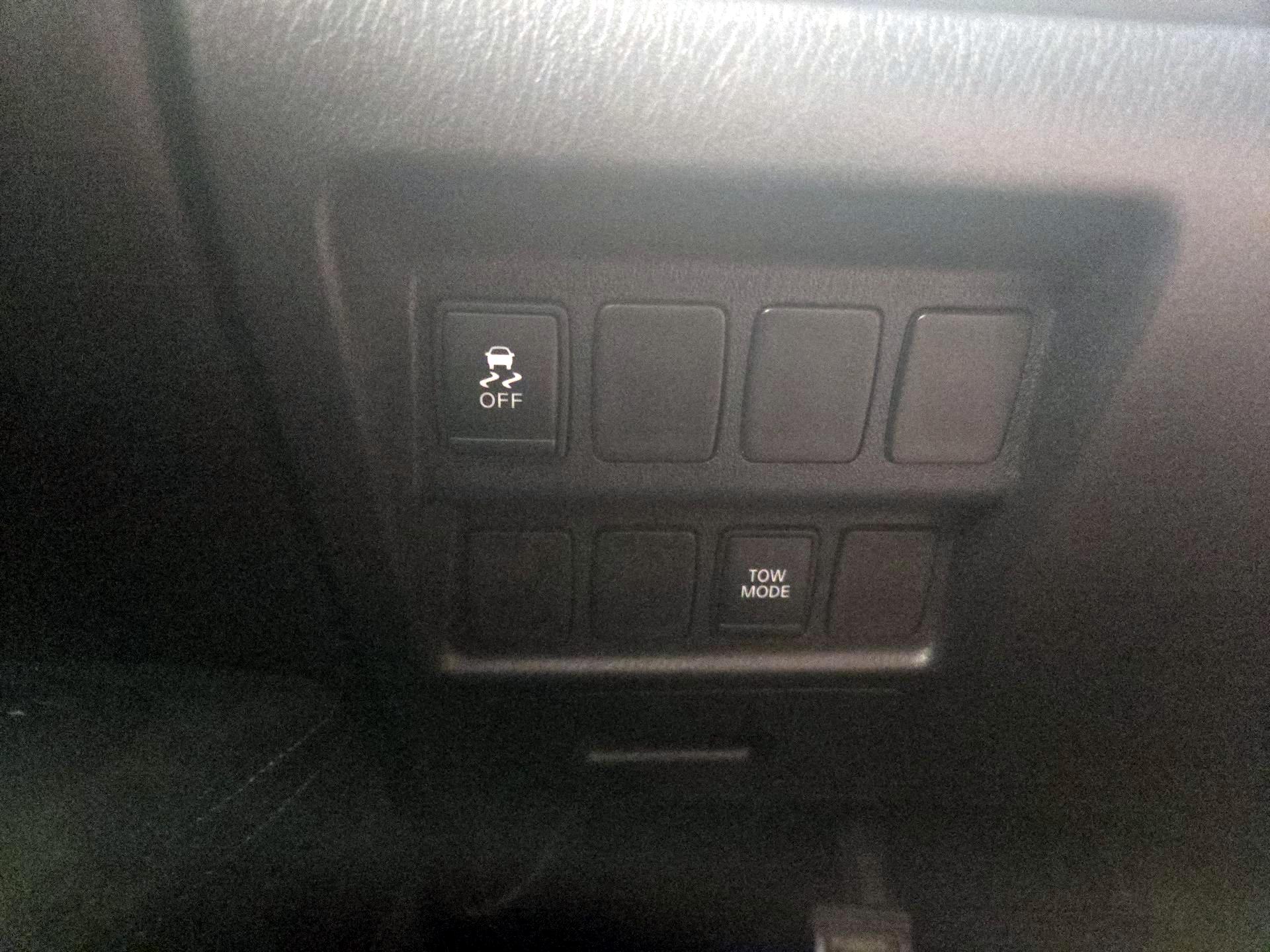 Thumbnail: 2014 Nissan Pathfinder - 13
