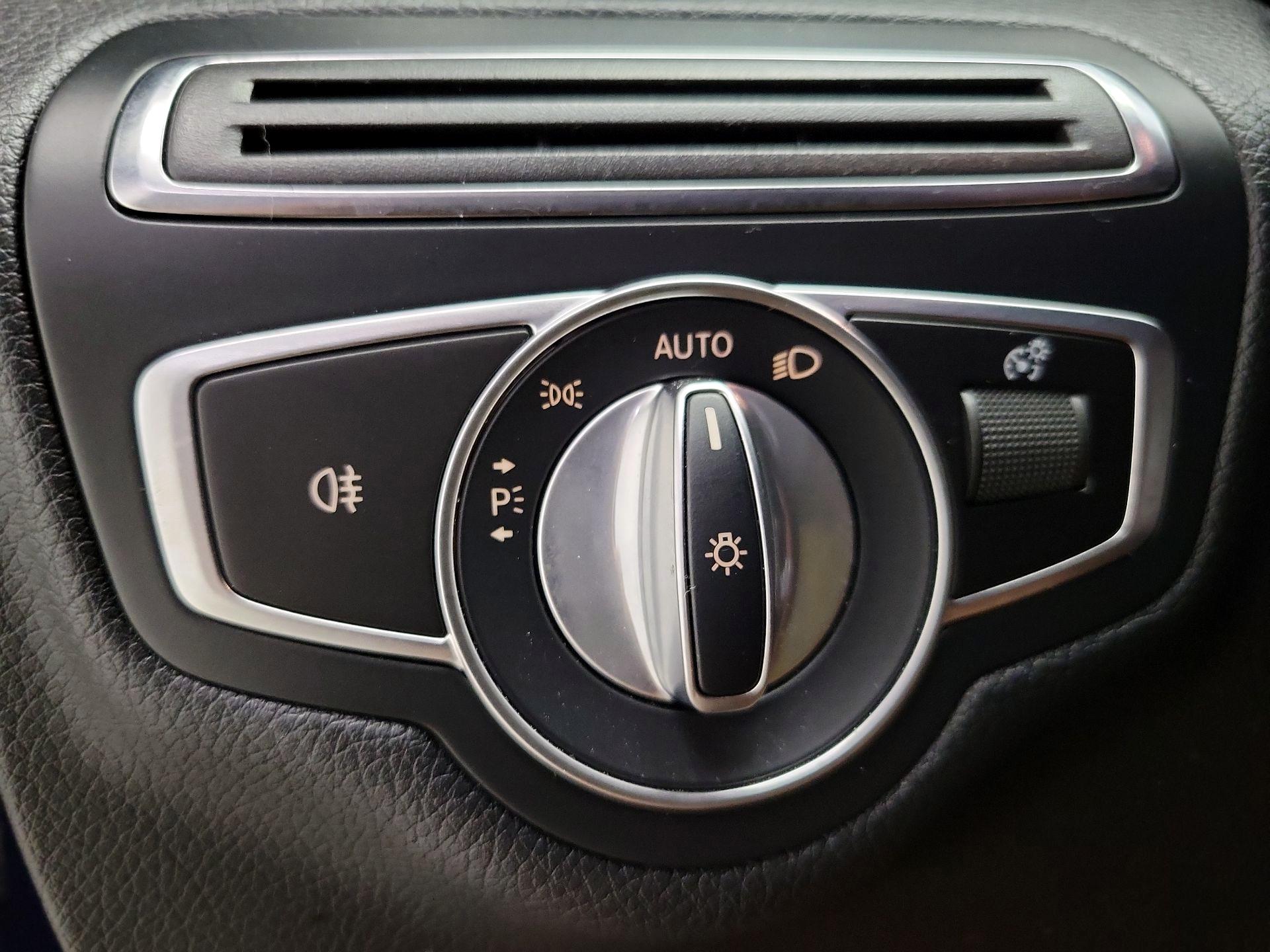 Thumbnail: 2020 Mercedes-Benz C-Class - 13