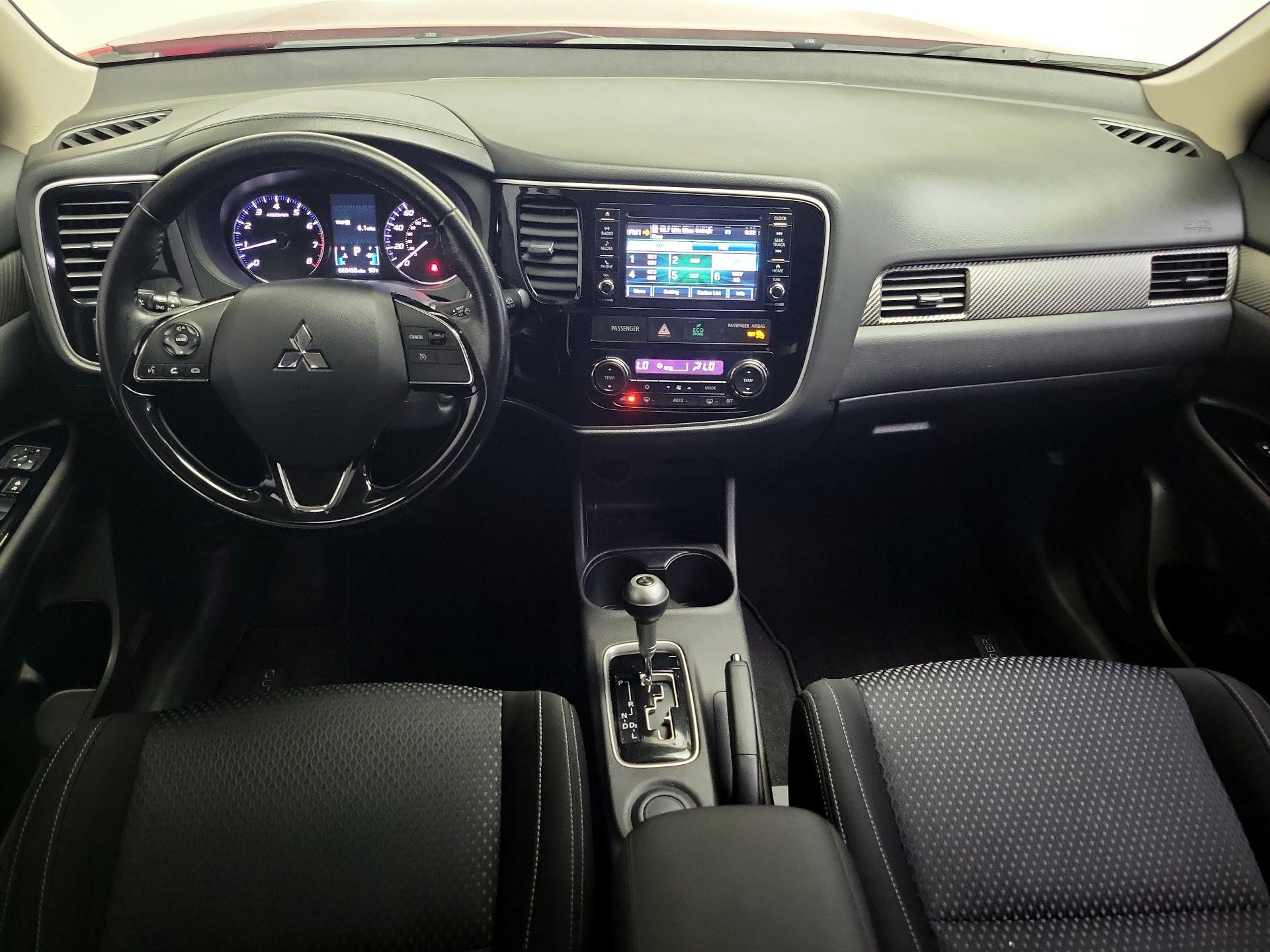 Thumbnail: 2016 Mitsubishi Outlander - 9
