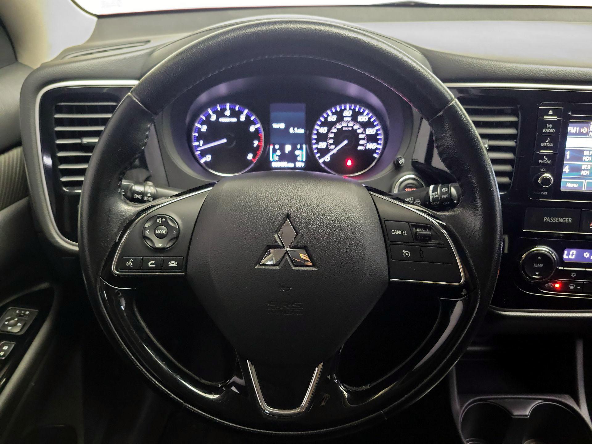 Thumbnail: 2016 Mitsubishi Outlander - 10