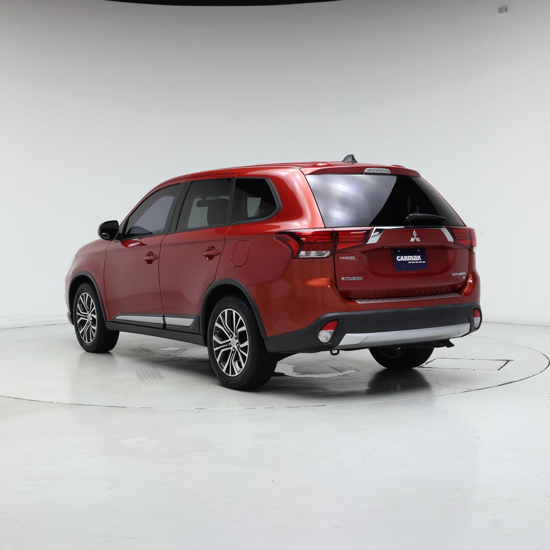 Thumbnail: 2016 Mitsubishi Outlander - 2