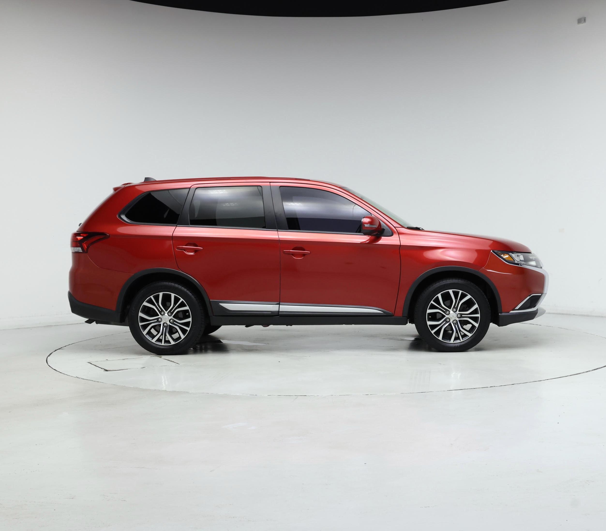 Thumbnail: 2016 Mitsubishi Outlander - 7
