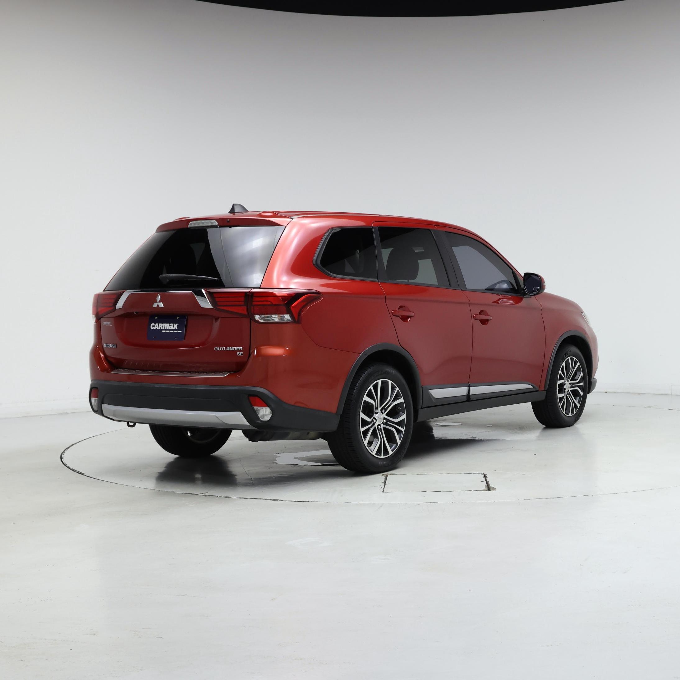 Thumbnail: 2016 Mitsubishi Outlander - 8