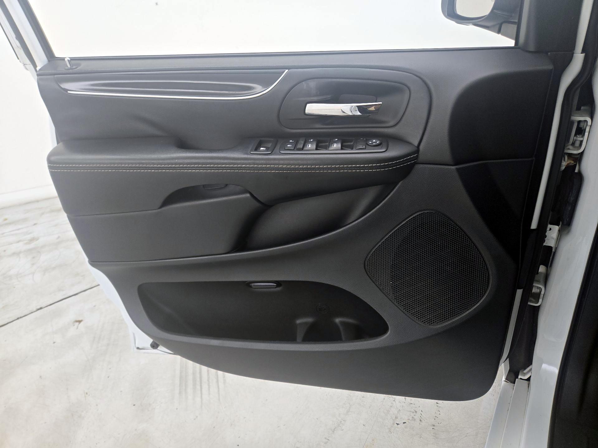 Thumbnail: 2019 Dodge Grand Caravan - 12
